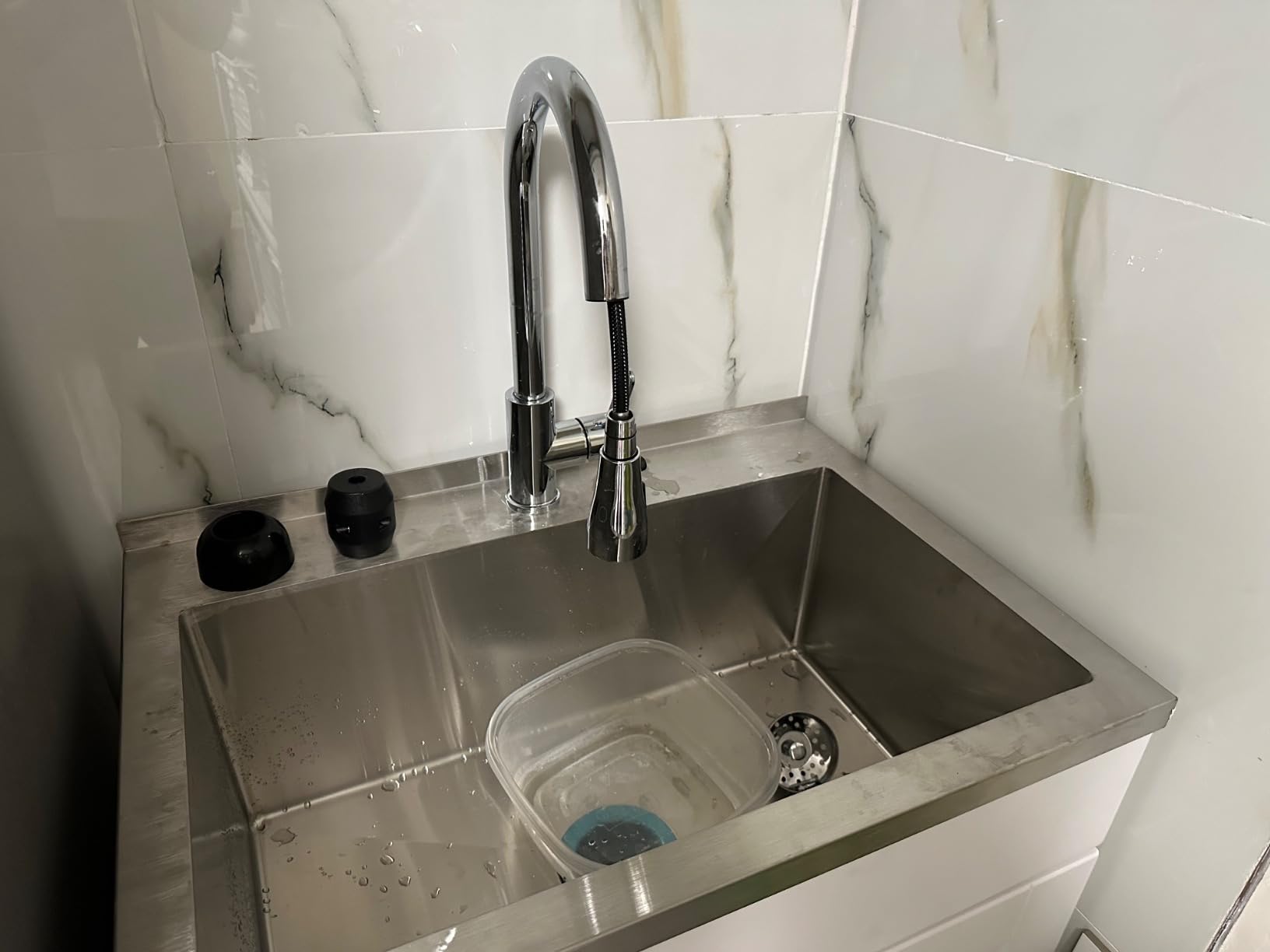 SIMPLIHOME Modern Wide Shaker 46