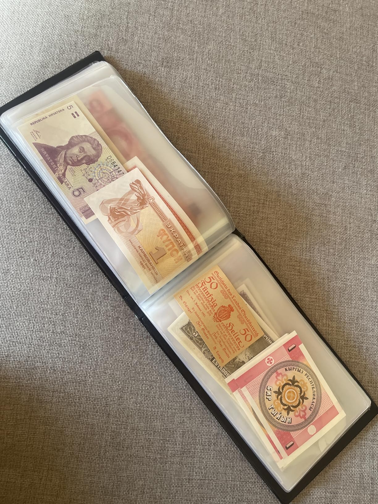 40 Pockets Currency Album Dollar Bill Holder Money Storage Book Black | Uncle Paul Banknotes Book Fits Cards Stamps Under 19.4x10.3cm PU Leather Cover & Acid-Free PVC Inner Pages AN04BK customer photo 1