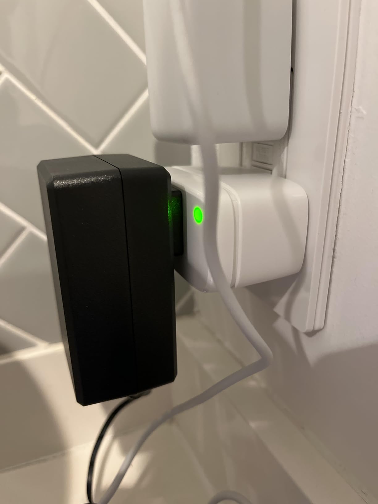 Eve Energy (Matter) - Smart Plug, App and Voice Control, 100% Privacy, Matter Over Thread, Works with Apple Home, Alexa, Google Home, SmartThings customer photo 2