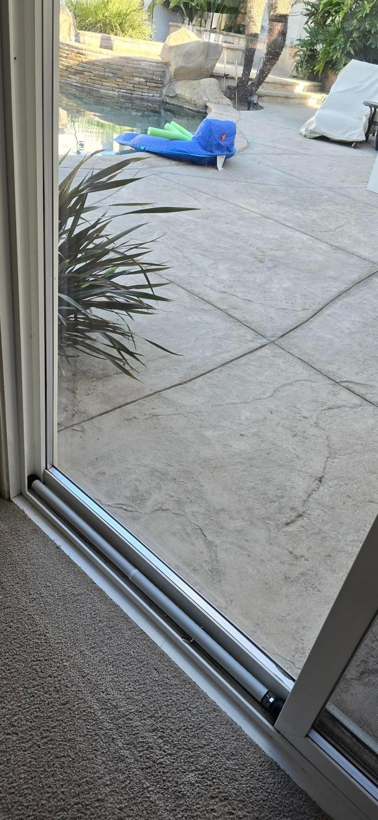 DIIG Sliding Door Security Bar, 17.7-50.5inch Heavy Duty Adjustable Sliding Patio Door Lock Bar with Rubber Tips,Diameter 1inch Window Security Bar for Home Apartment Travel Children Women (White) customer photo 2