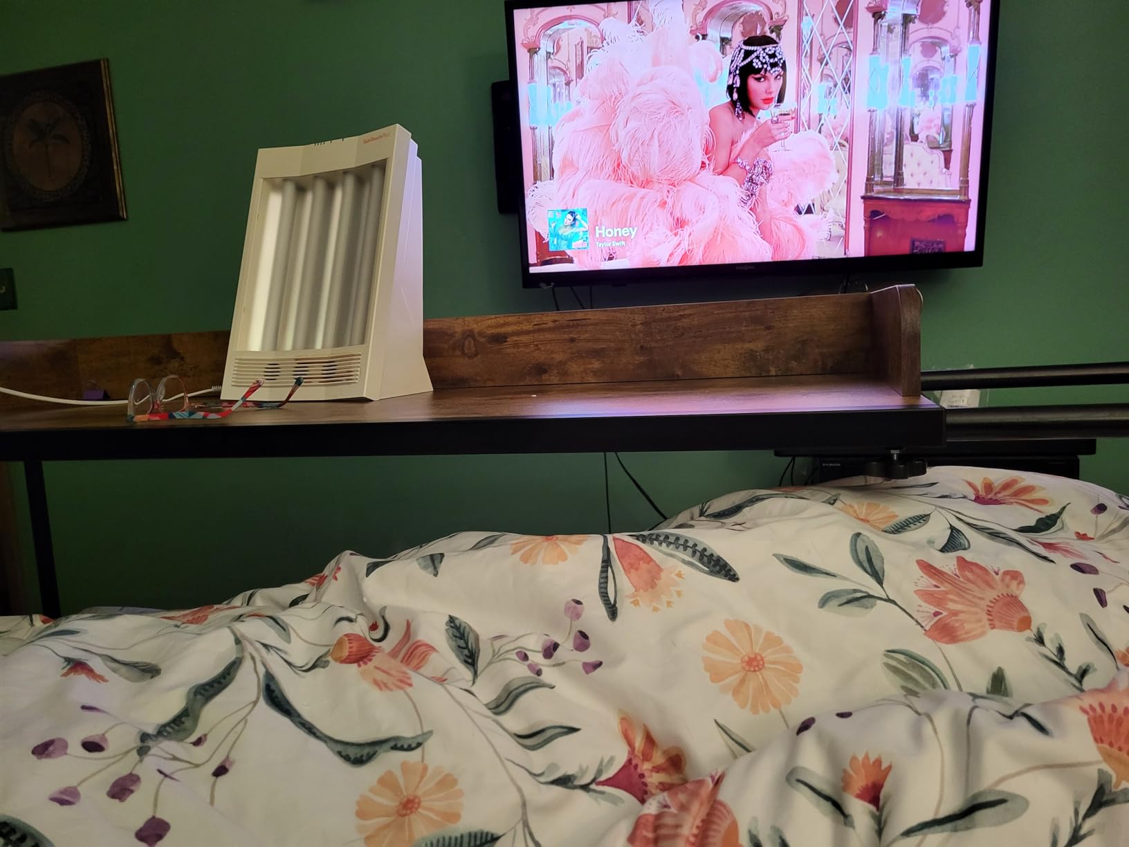 King Queen Bed Table with Wheels - Over Bed Desk & Laptop Table (Black) customer photo 1
