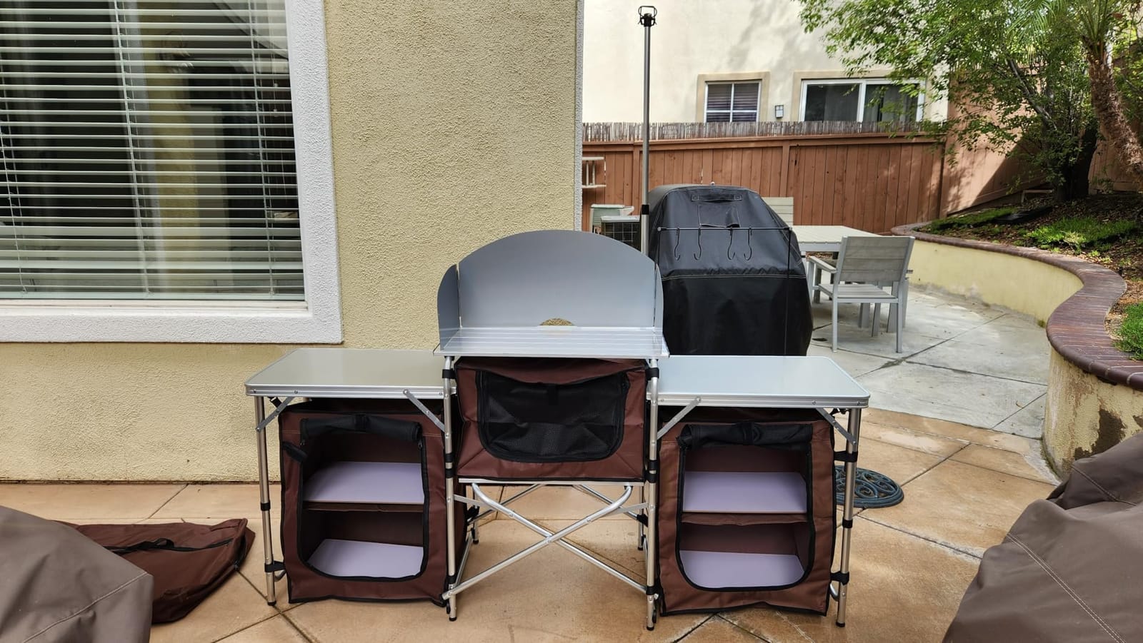 VEVOR Camping Kitchen Table, Folding Outdoor Cooking Table with Storage Carrying Bag, Aluminum Cook Station 3 Cupboard & Detachable Windscreen, Quick Set-up for Picnics, BBQ, RV Traveling, Black customer photo 2