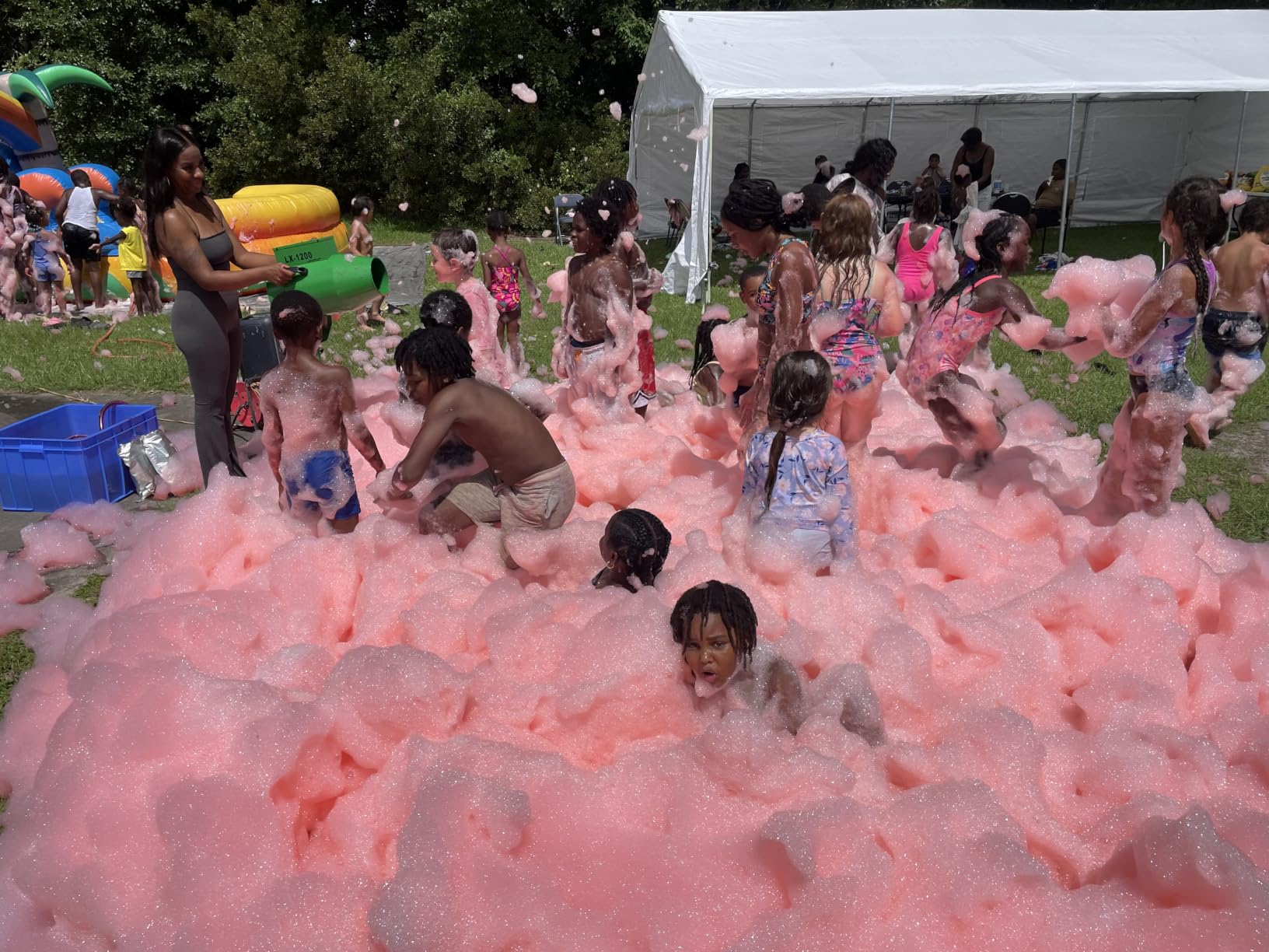 1200W Party Foam Machine, Pool Water Toys, Bubble Machine with 3pcs Foam Granules and Water Tank customer photo 2