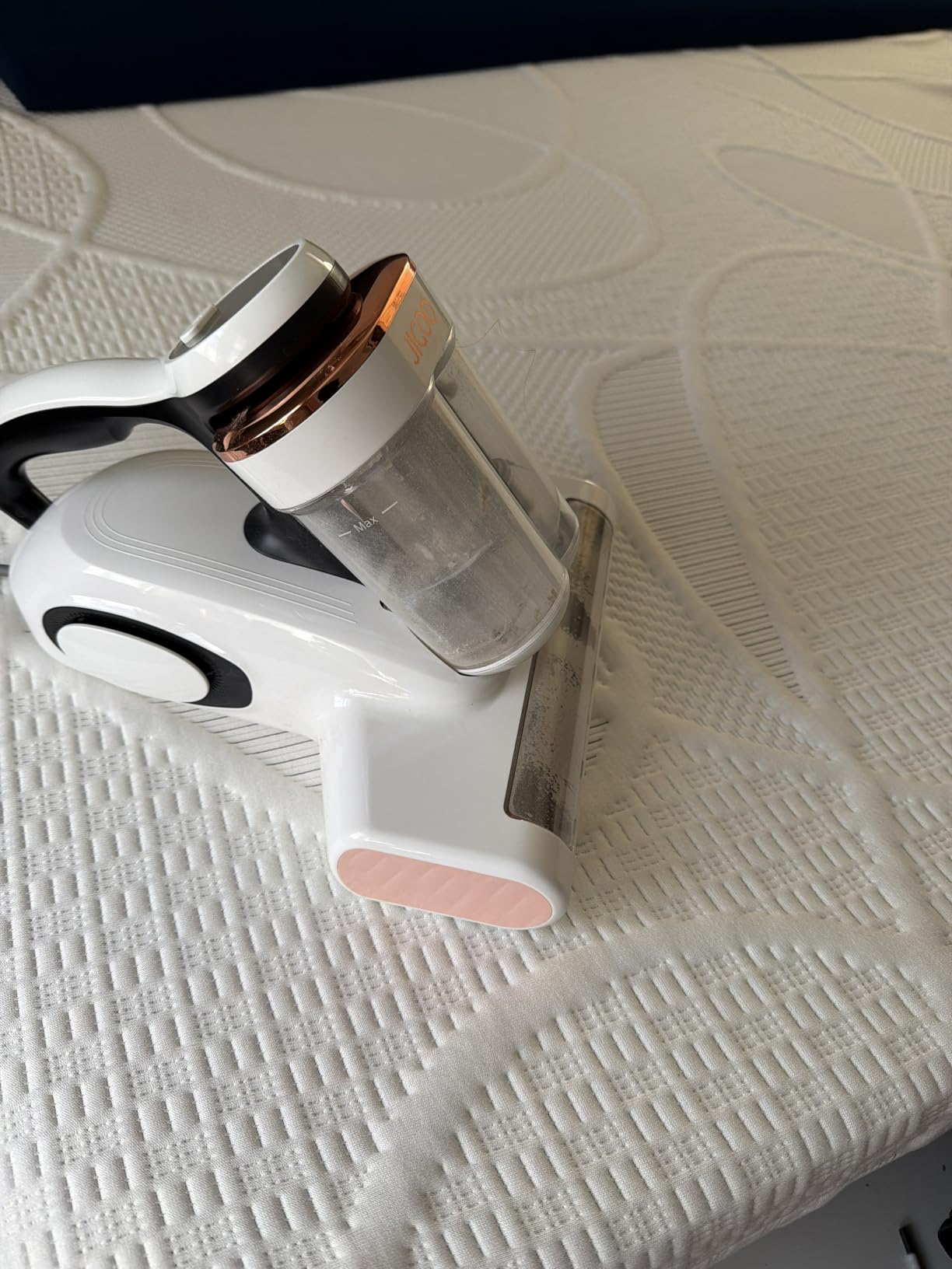 JIGOO J300 Bed Vacuum Cleaner, Dust Sensor, Pet Hair, UV and Heat, Corded | Mattress vacuum cleaner with 500W motor, 13Kpa suction, UV-C light and 130°F heat for pet hair on beds, sofas, White customer photo 1