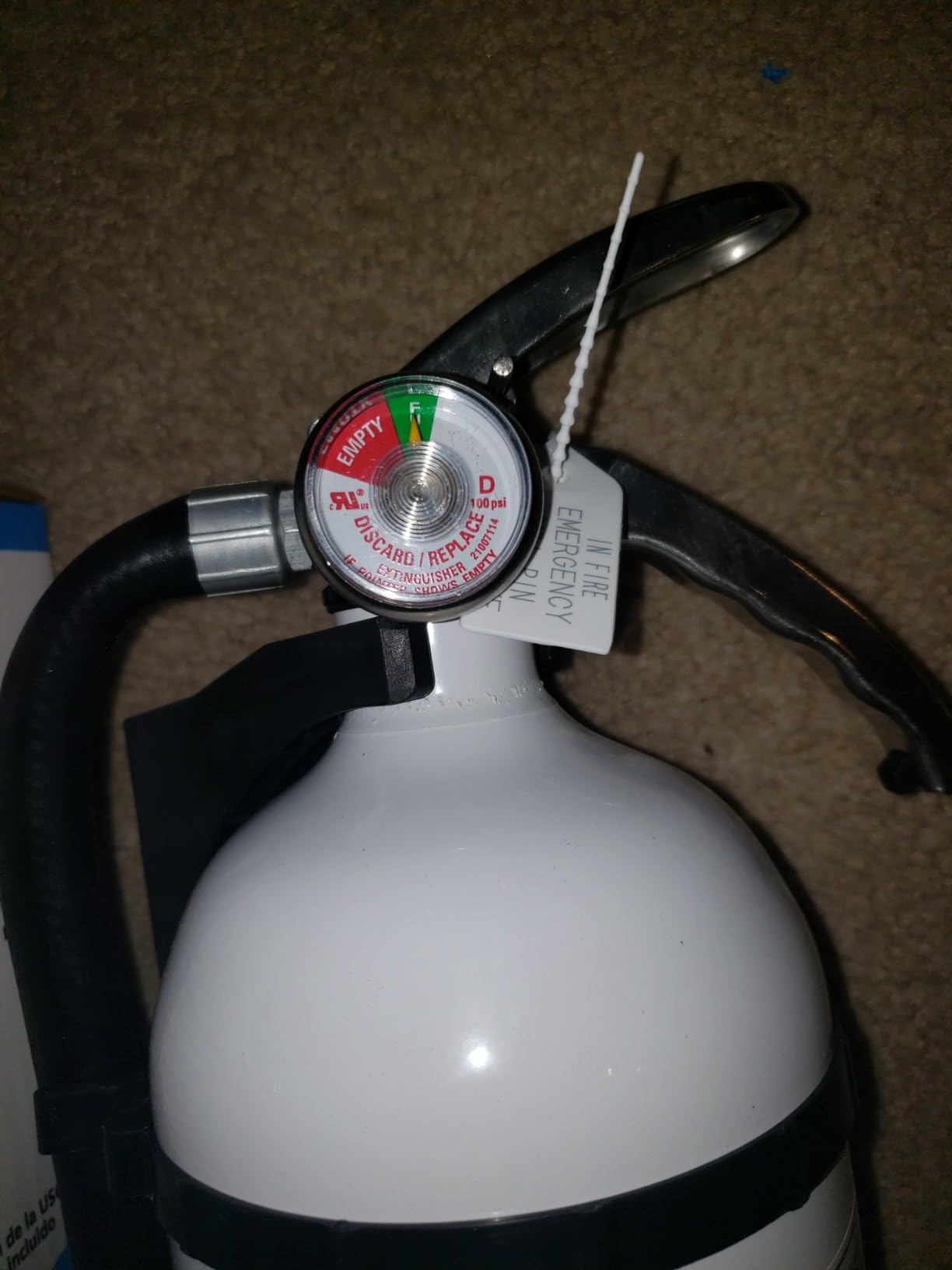 Kidde Mariner 210 Fire Extinguisher for Boats, 2-A:10-B:C, MAR210 | Coast Guard Approved Watercraft Extinguisher for Small to Medium Common Marine Fires, 2.5 lb. Dry Chemical customer photo 2