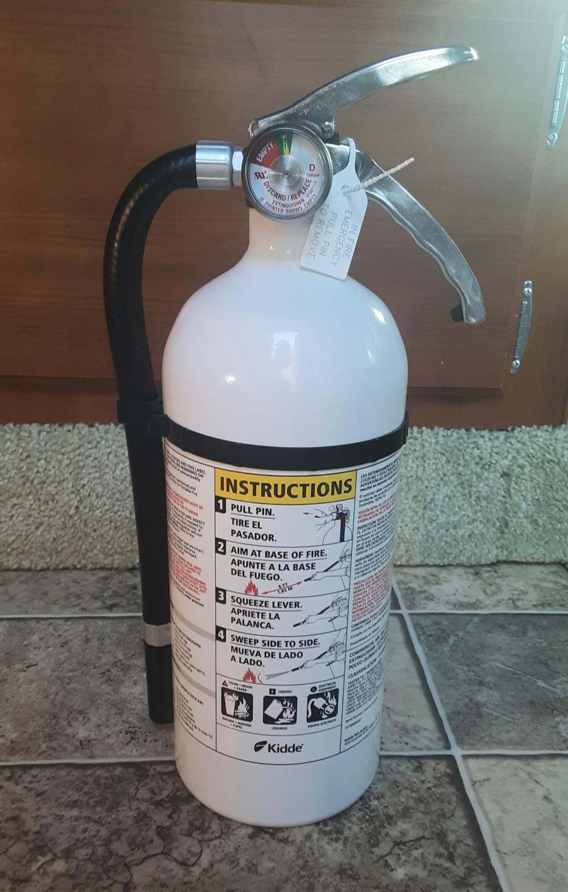 Kidde Mariner 110 Fire Extinguisher for Boats, 1-A:10-B:C, MAR110, 1 Pack | Coast Guard Approved Watercraft Extinguisher for Small Common Marine Fires, 2.5 lb. Dry Chemical customer photo 2