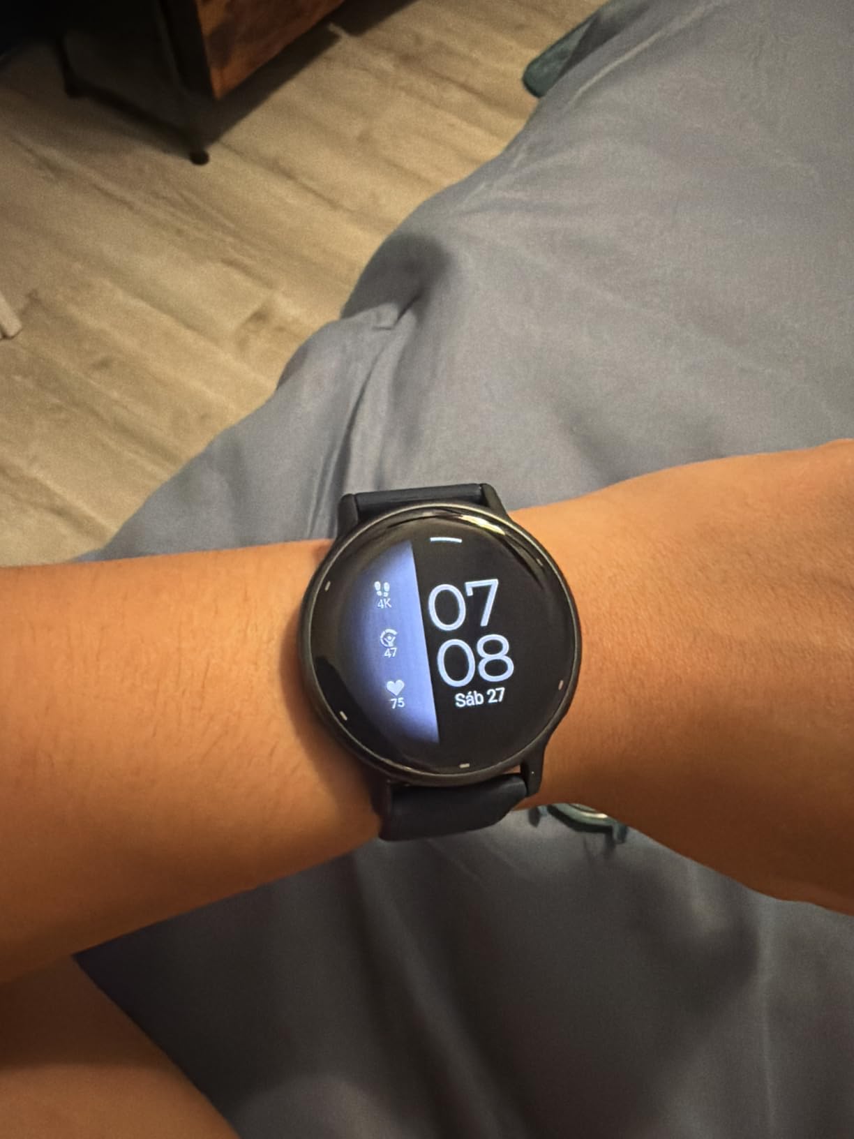 Garmin vívoactive® 5, Health & Fitness GPS Smartwatch, 42mm, Ivory customer photo 2