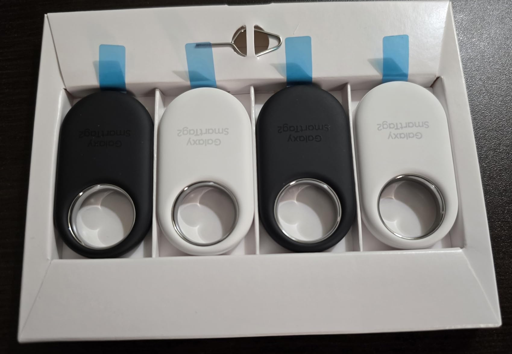Samsung SmartTag2 (2023) Bluetooth + UWB, IP67 Water and Dust Resistant, Findable via App, 1.5 Year Battery Life (4-Pack) - Black/White (Global Edition, No US Warranty) customer photo 2