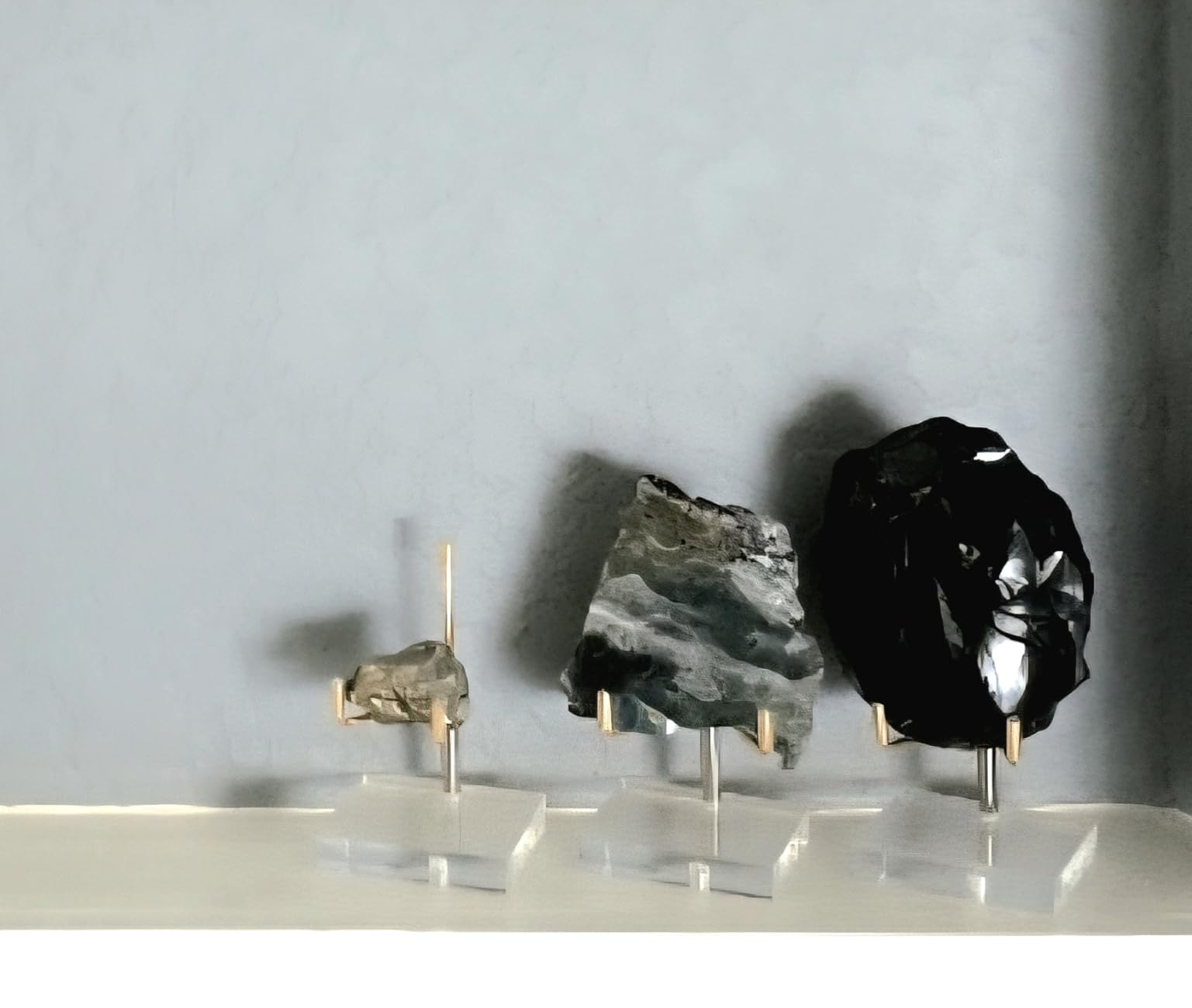 4Pcs Acrylic Easel Display Stand with Adjustable Metal Arms, Crystal Geode Stand for Gemstones Fossils Minerals (2.4 x 2.4 x 3.5 Inch) customer photo 1