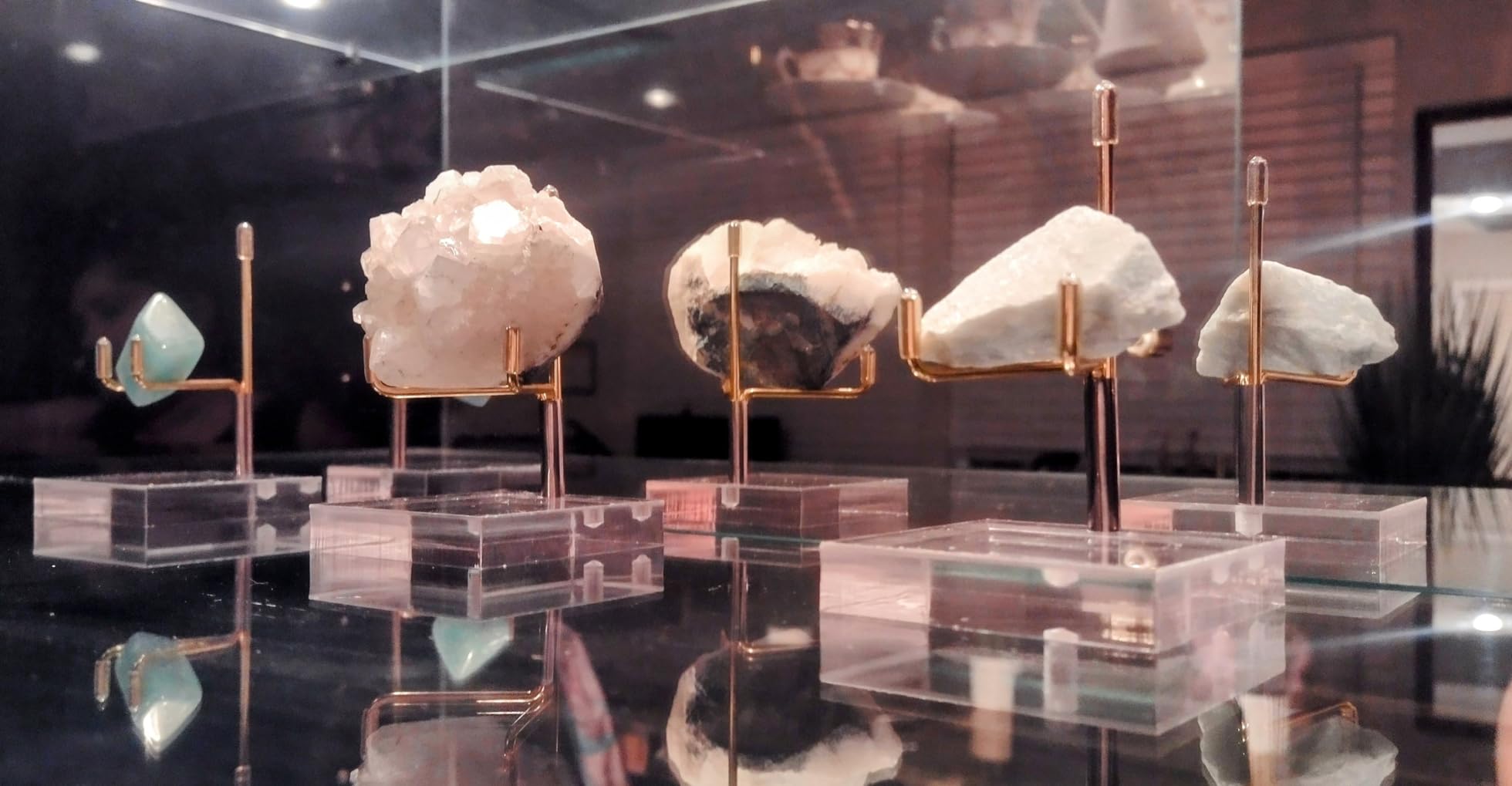 4Pcs Acrylic Easel Display Stand with Adjustable Metal Arms, Crystal Geode Stand for Gemstones Fossils Minerals (2.4 x 2.4 x 3.5 Inch) customer photo 2