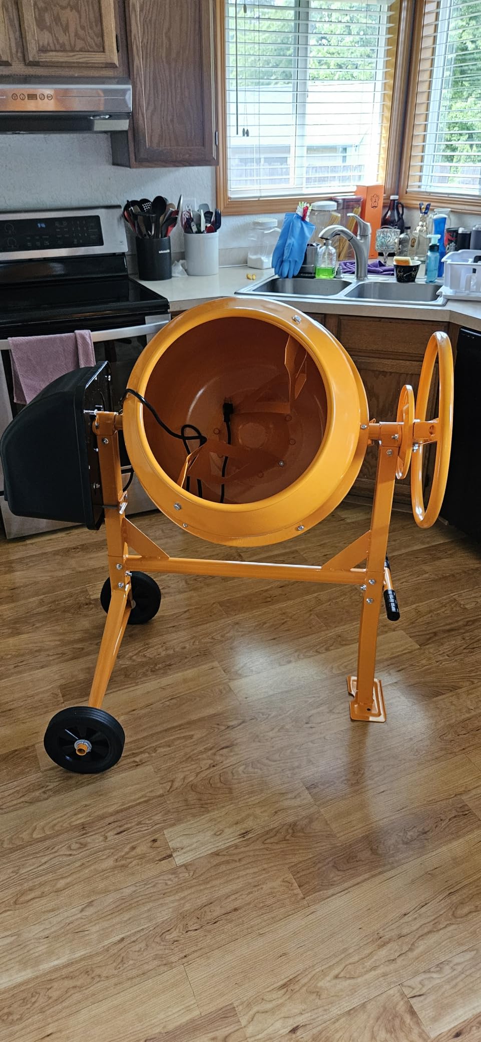 Fenbeli Electric Concrete Mixer, 5 Cu Ft. Cement Mixer, 1/2 HP Portable Cement Concrete Mixer with 550W Motor & 7-inch Wheels, Power Cement Mixing Tools for Mortar, Stucco, Seeds, Feed (Yellow, 140L) customer photo 1