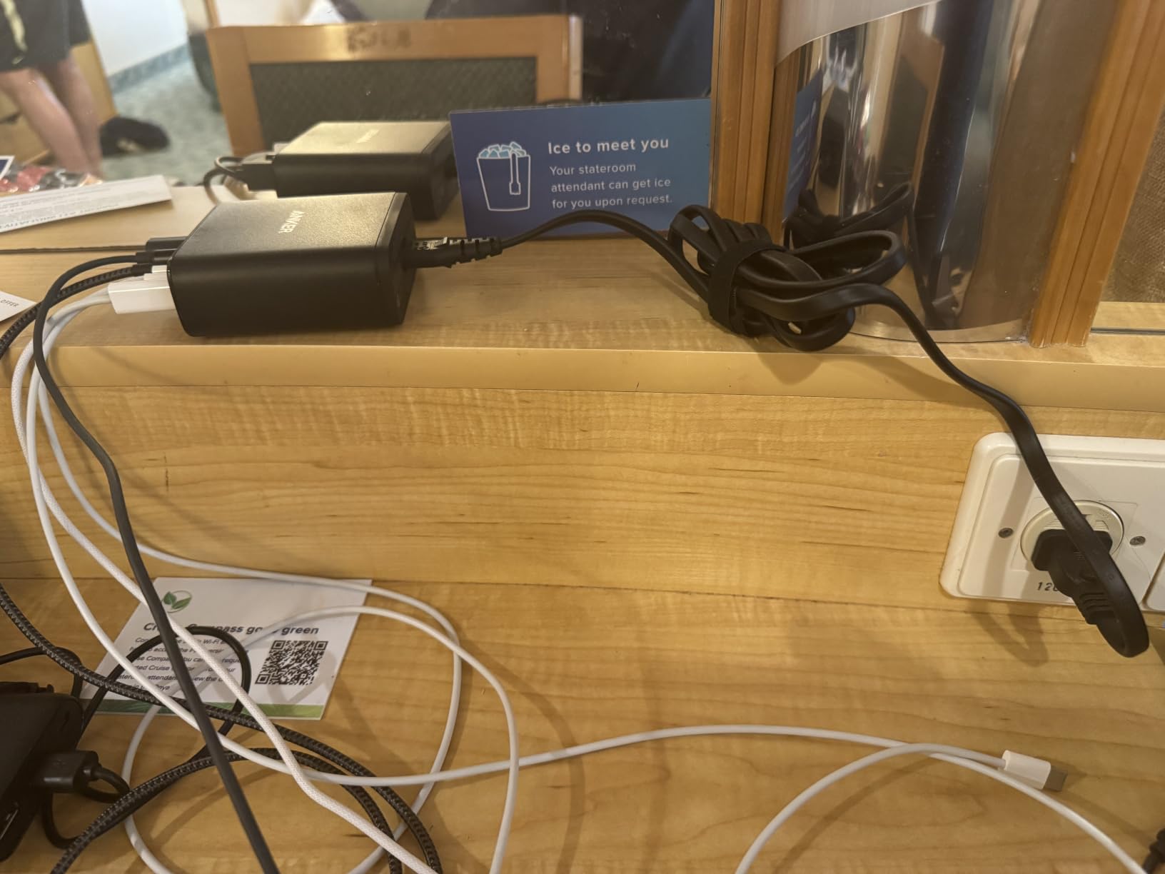 Anker Desktop Charger, Fast Charging USB C Charger with 112W Max 6-Port | Desk Accessories for Home Office, Compatible with Multiple Devices, iPhone iPad MacBook Galaxy and More (Cable Not Included) customer photo 1