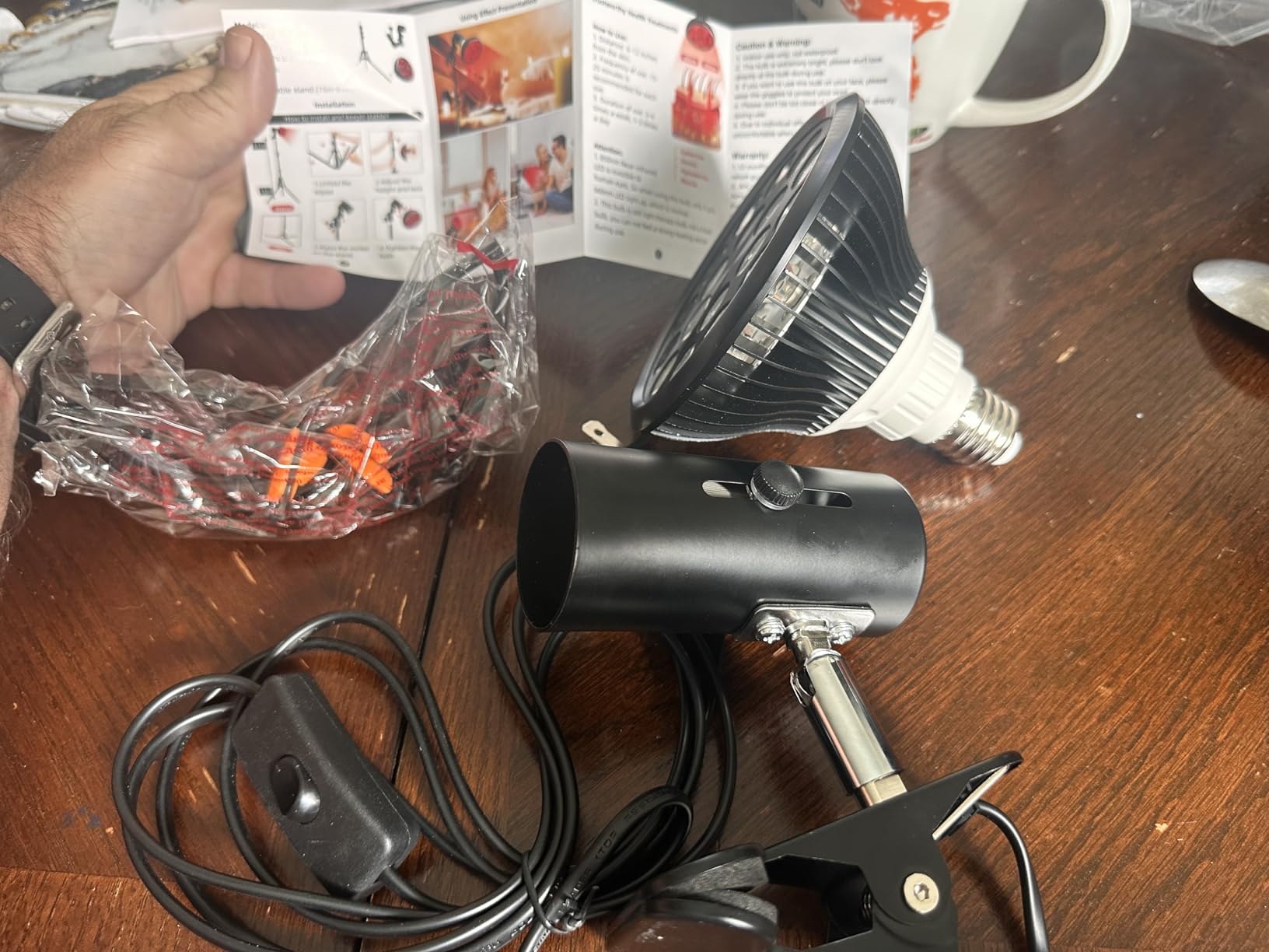 wolezek Red Light Therapy Lamp, 660nm Red and 850nm Near Infrared LED | 18 LEDs with 60° Beam Angle, E26 Base, Aluminum Tripod Stand 15-61in customer photo 2