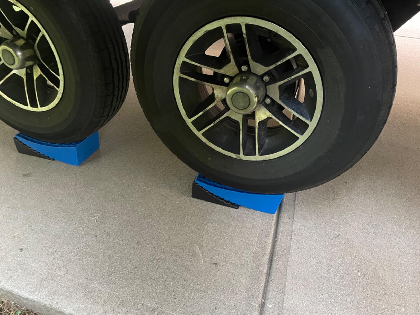 RV Leveling Blocks Ramp Kit, 2 Packs Camper Leveler System for Travel with Two Chocks, 2 Anti-Slip Mats, 1T Bubble Level and Carry Bag, Up to 35000 LBS, Easier & Faster to Level Camper-Orange customer photo 1