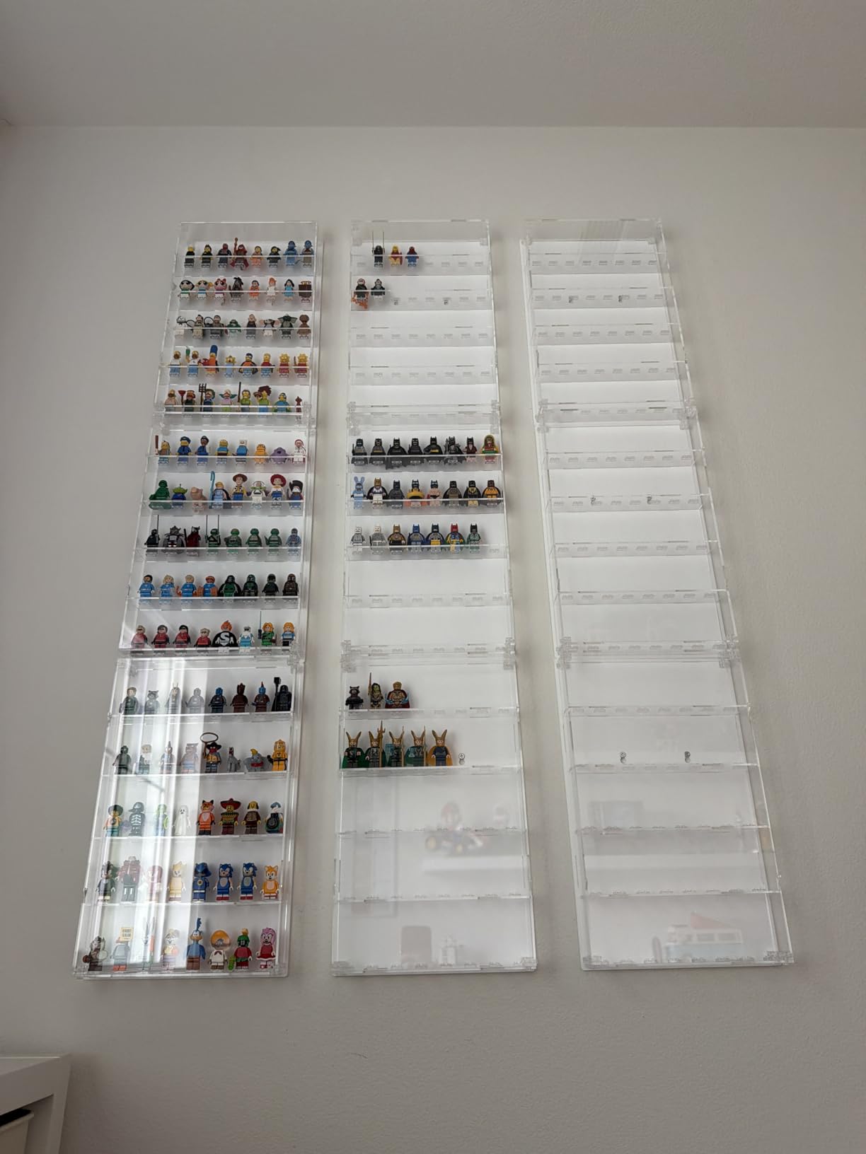 Homelodge Acrylic Minifigure Display Case - 40 tall minifigs customer photo 1