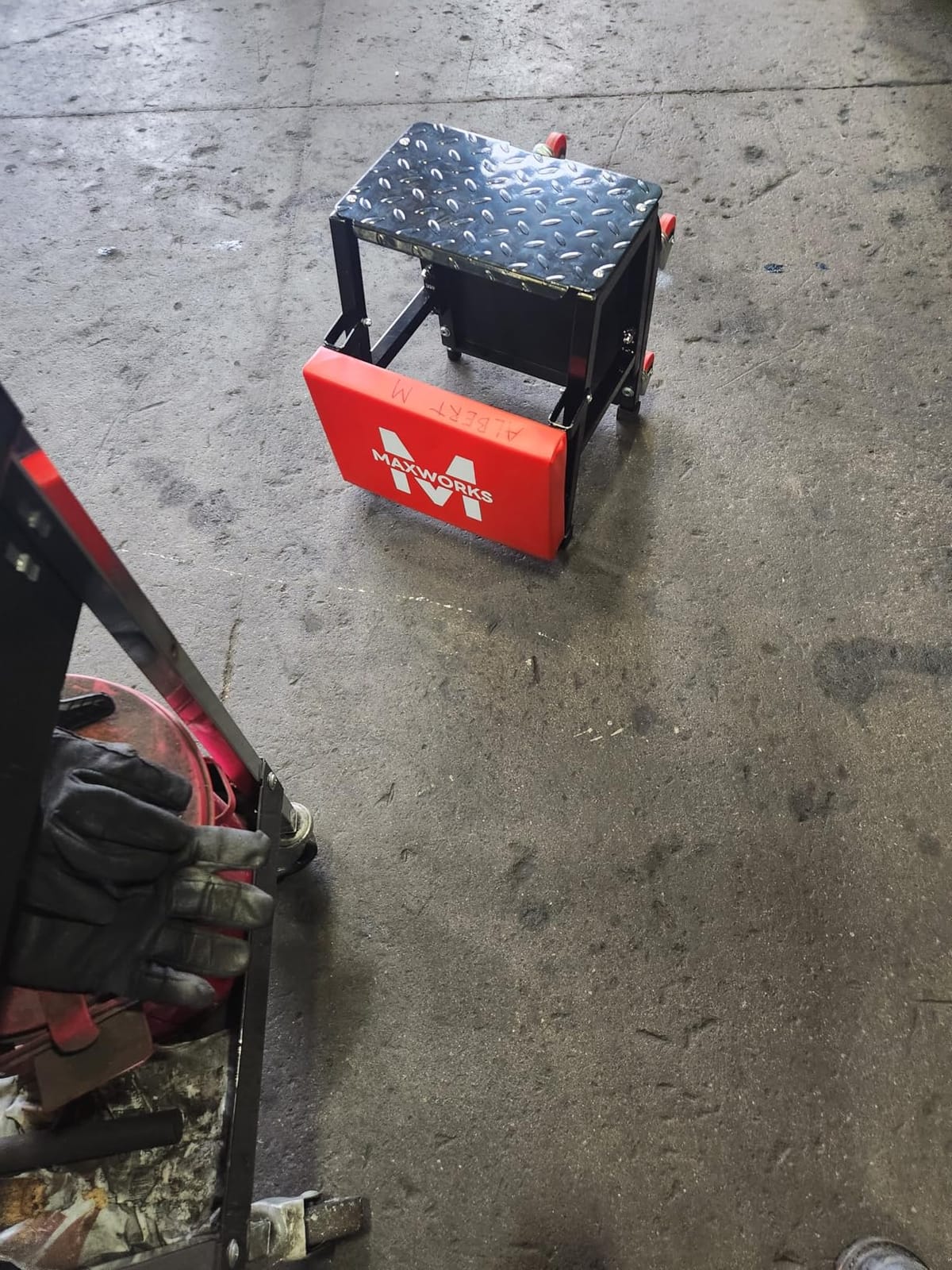 MaxWorks 50880 Garage Creeper Seat and Stool Combo, Workshop Seat with 300 Lbs Capacity, Mechanics Stool with Wheels customer photo 2
