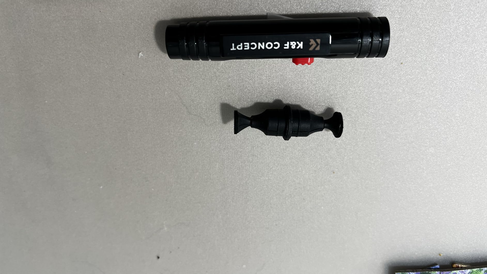 K&F CONCEPT Professional Lens Cleaning Pen X3, Carbon Head, Soft Brush, 3-in-1 Cleaning Effect, MP04 customer photo 2