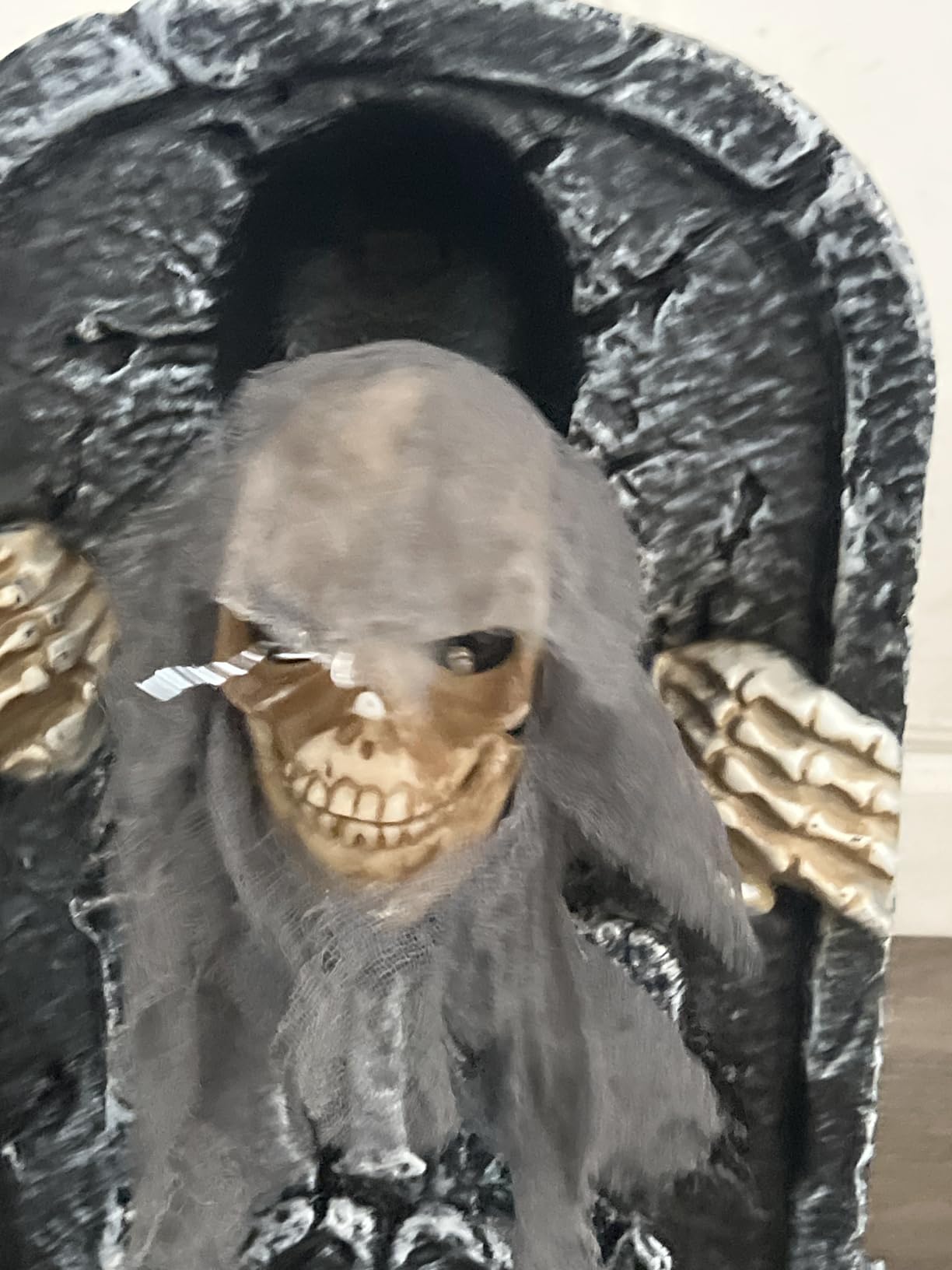 Halloween Animatronics Floating Scary Skull, Hanging Animated Decorations, Pathway Markers Skeleton with Sound Activated, Talking, Light Up Eyes (3Pack) customer photo 1