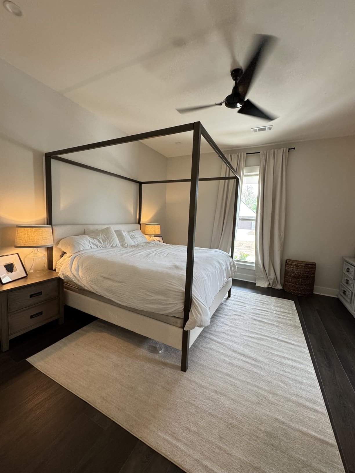 Coaster Home Furnishings - Monroe - Wood - Upholstered Canopy Bed with Four-Post Metal Frame, Padded Headboard and Transitional Style - Bedroom - Queen Size - Vanilla - 300834Q customer photo 1
