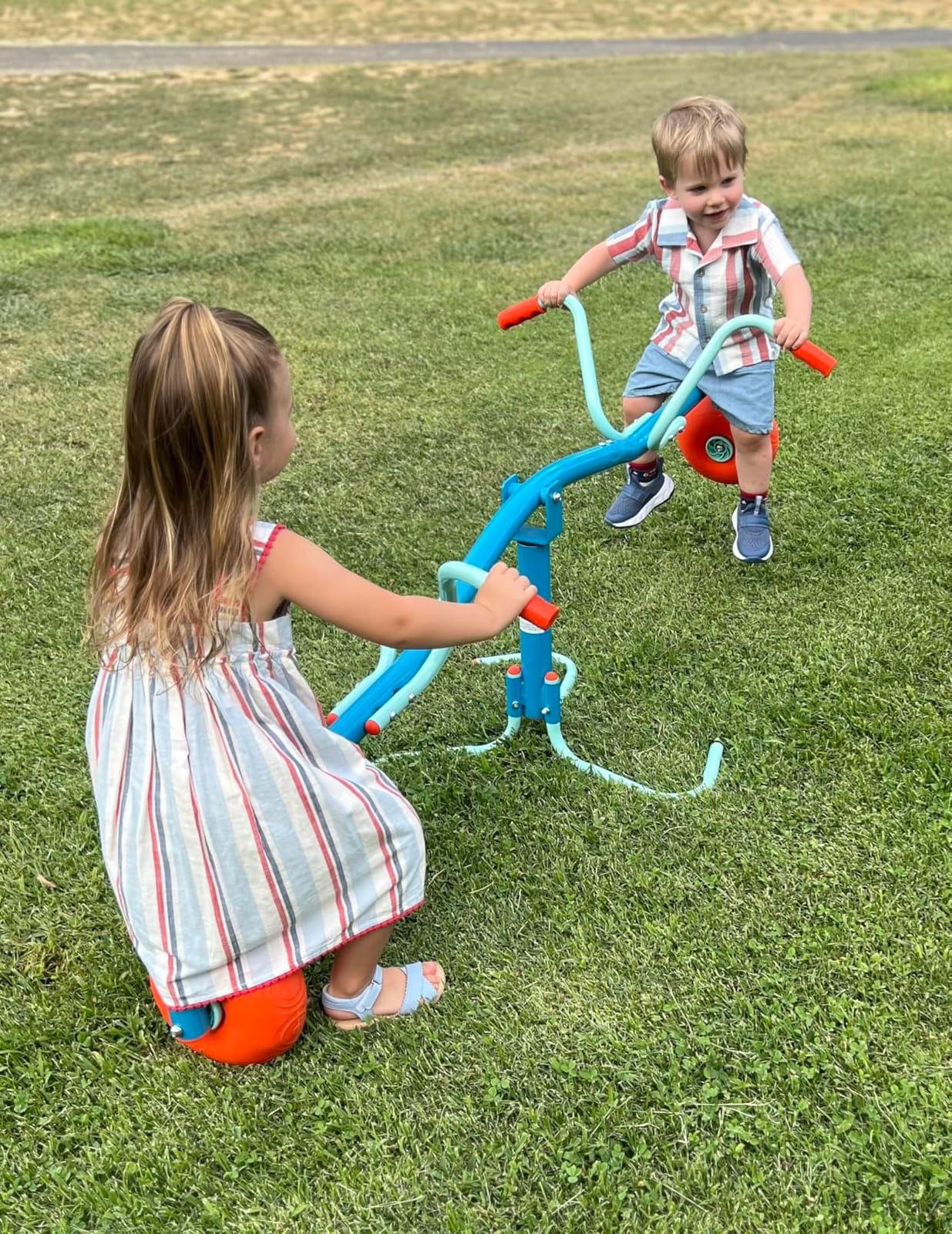 TP Toys Spiro Seesaw Sit and Spin Teeter Totter with 360 Spin Kids Outdoor Play Equipment for Backyard, Playground, or Indoor Fun Boys and Girls Ages 3-10 customer photo 1