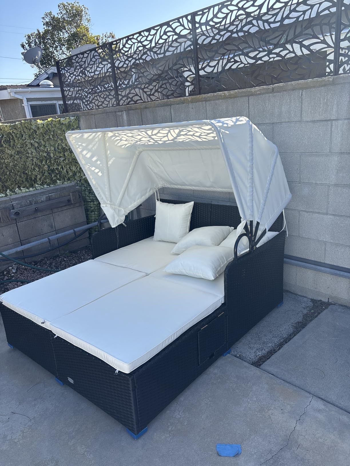 ORALNER Outdoor Daybed, 2-Person Wicker Patio Sofa with Retractable Canopy, Cushions & Pillows, 2 Side Trays, PE Rattan Double Sunbed Lounger for Deck Poolside Backyard Garden Balcony (Gray) customer photo 2