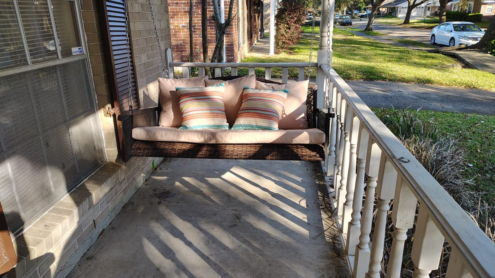 ZZW Upgraded Wicker Hanging Porch Swing Heavy Duty 900lbs 3-Seat Outdoor Patio Swing Chair Bench with Hanging Chains, Cushions and Cup Holder customer photo 2