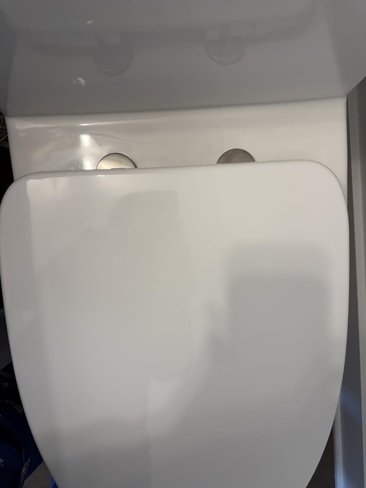 WOODBRIDGEE One Piece Toilet with Soft Closing Seat, Chair Height, 1.28 GPF Dual, Water Sensed, 1000 Gram MaP Flushing Score Toilet with Chrome Button, White customer photo 1