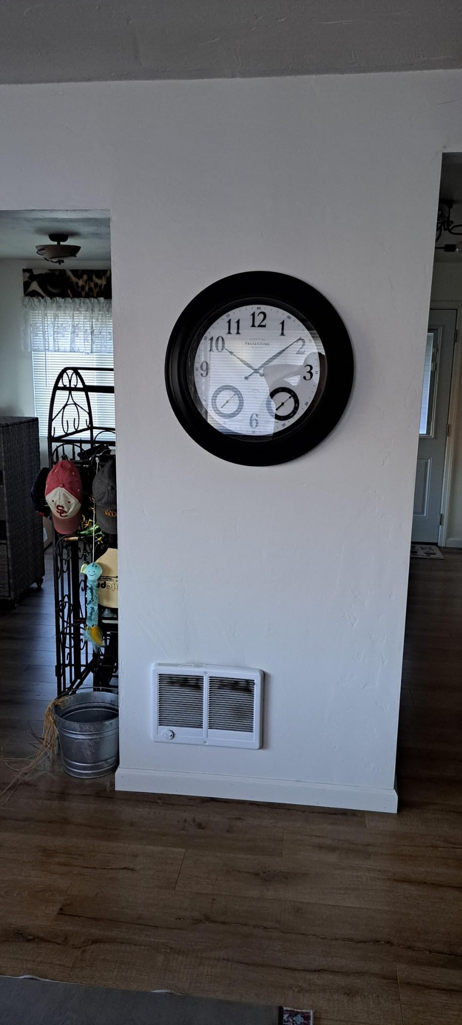 Presentime 24 inch Large Illuminated Waterproof Outdoor Clock | Weatherproof Modern Farmhouse Wall Clock with Auto Light Sensor, Thermometer & Hygrometer for Patio, Pool, Garden, Home Decor customer photo 2