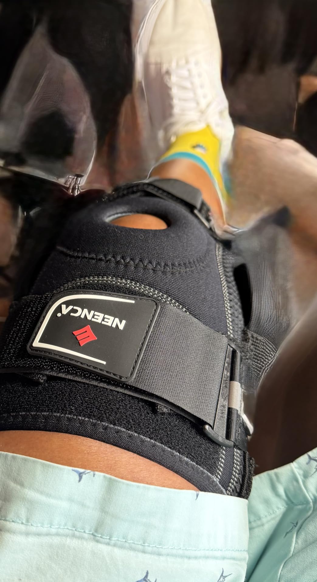NEENCA Professional Knee Brace for Knee Pain, Hinged Knee Support with Patented X-Strap Fixing System customer photo 1