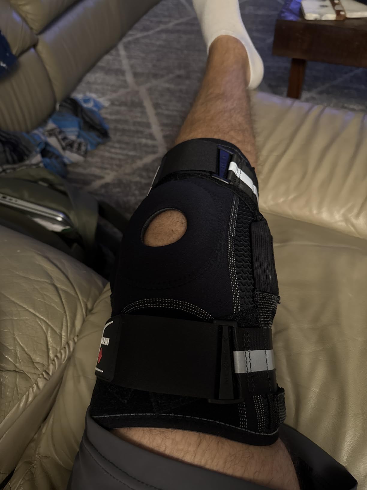 NEENCA Professional Knee Brace for Knee Pain, Hinged Knee Support with Patented X-Strap Fixing System customer photo 2