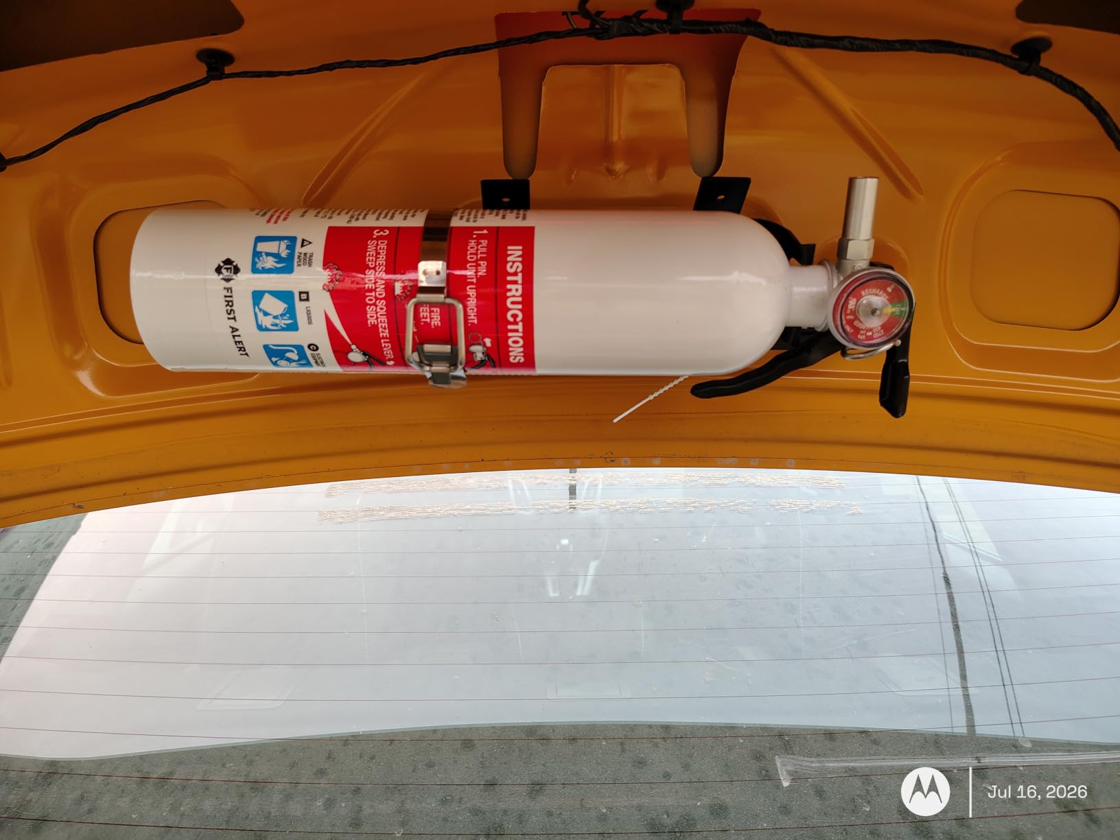First Alert Fire Extinguisher, Marine Use with Metal Bracket | MARINE1 UL RATED 1-A:10-B:C, White 1-Pack customer photo 1