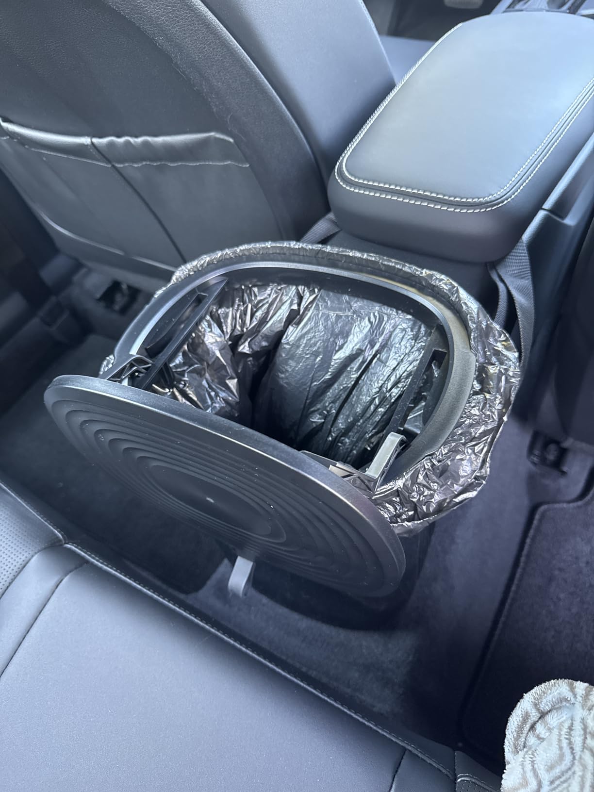 Garoopion Soft Silicone Car Trash Can 1.9 Gallon with Leakproof Design | Waterproof & Odor-Proof Car Garbage Can, Wipe or Rinse Clean, Adjustable Hanging Strap, Fits Sedans Suvs Mpvs Trucks customer photo 2