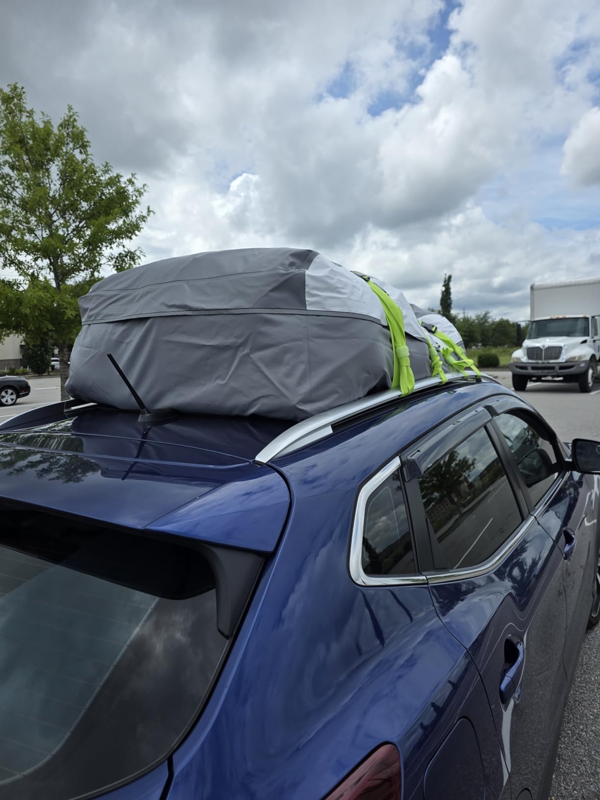 Sailnovo Car Roof Bag,20 Cubic feet for Most Vehicles with/Without Rack | Soft PVC Rooftop Cargo Carrier roof Bag with Strap,Anti-Slip Mat,Padlock,Foldable Car Top Carrier for Road Trip Camping customer photo 2