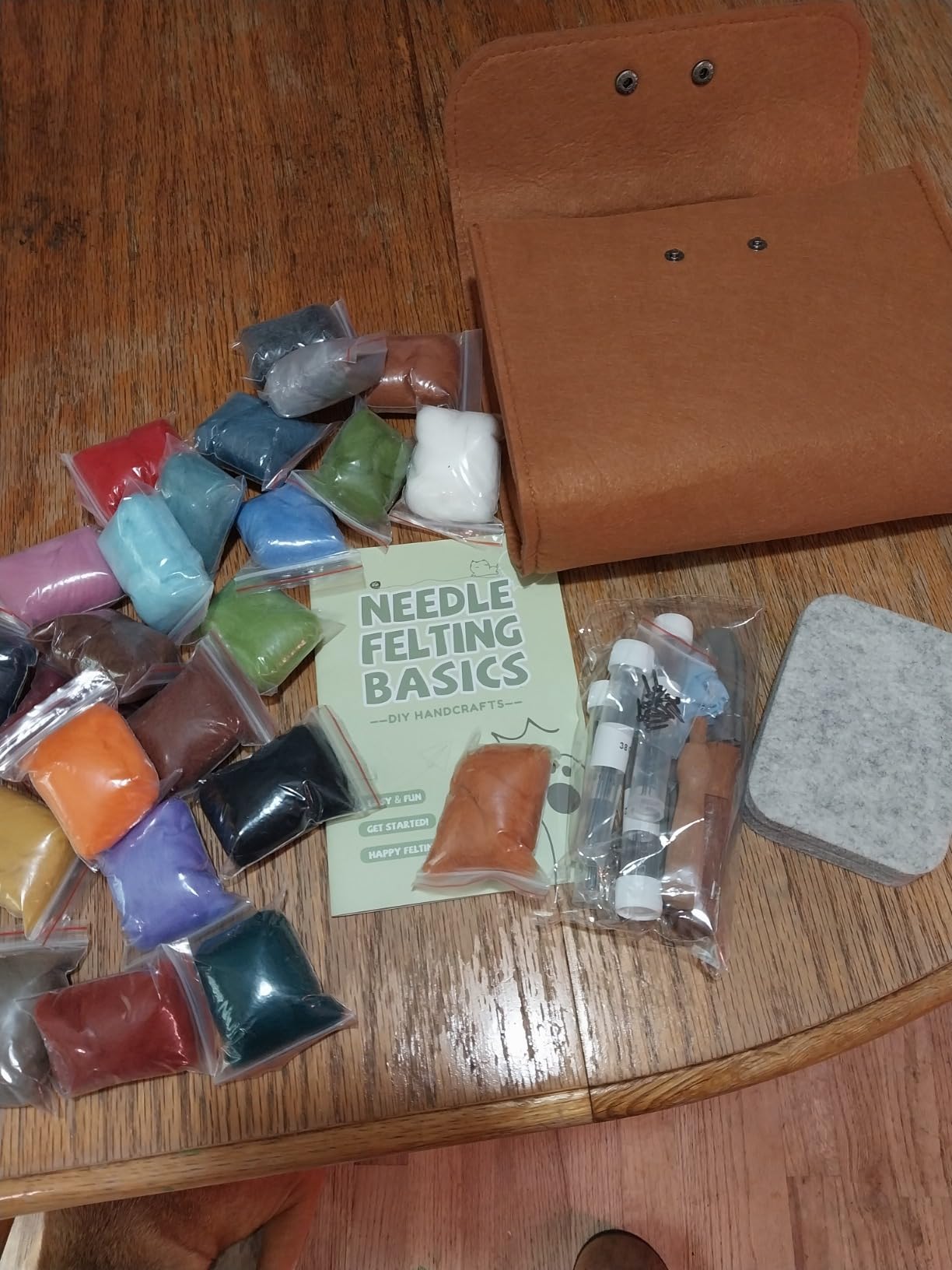 ZXIIXZ Needle Felting Kit, 24 Colors Felting Wool Kit with Felt Bag, Felting Needles, Pad, Felting Wool Bulk for DIY Needle Felting Beginner with Step by Step Instructions customer photo 1