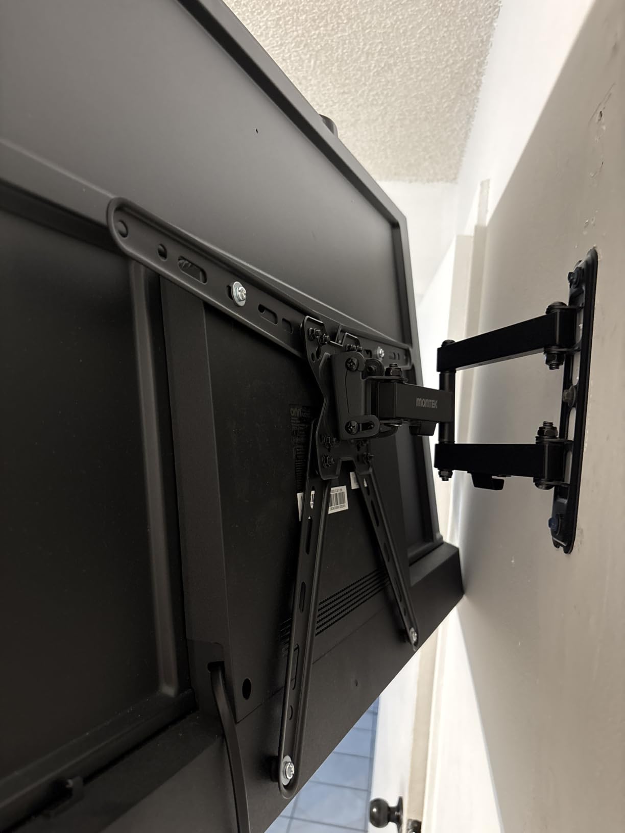 monTEK Full Motion TV Wall Mount Bracket for 23-65 Inch TVs up to 77 lb | Single-stud articulating arm extends 17 in; corner mount, swivel, tilt, retracts to 2.08 in, 4X load tested, VESA 400x400 mm customer photo 1