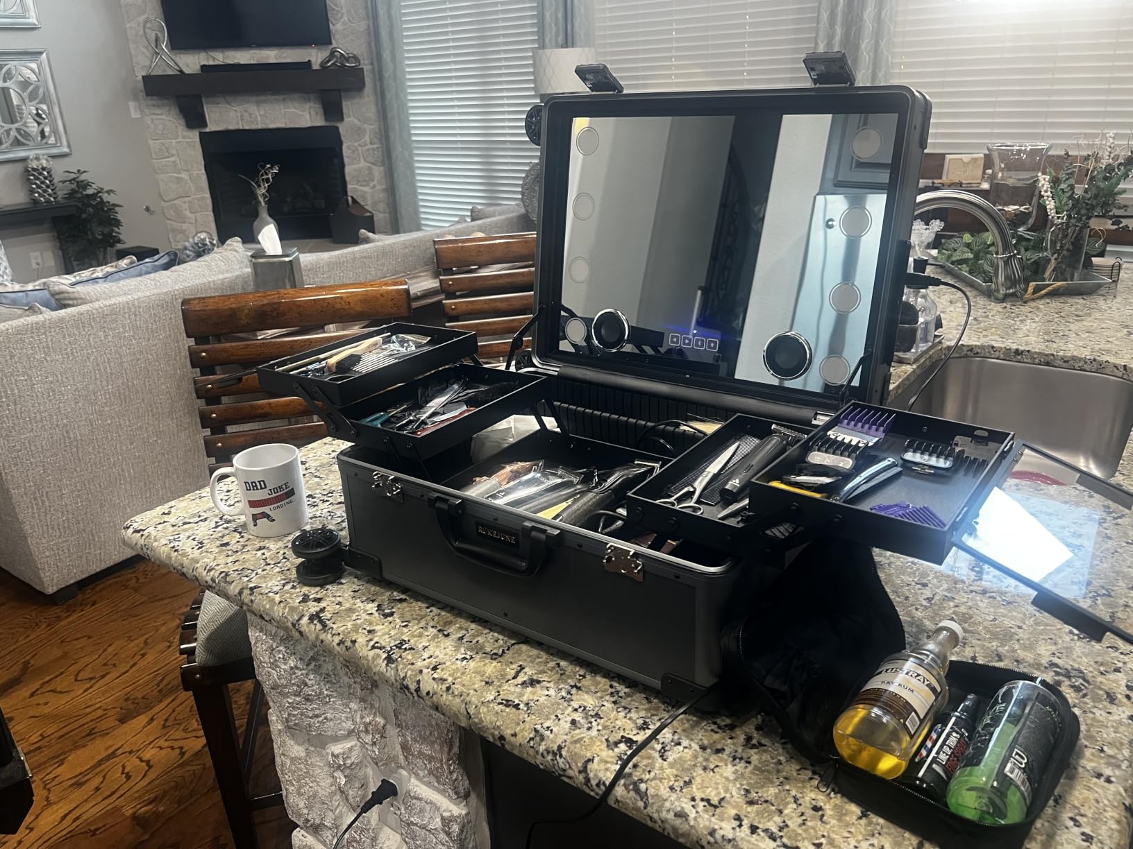 Rolling Makeup Train Case with Mirror and Lights Cosmetic Travel Box Mobile Barber Stations with Bluetooth, Speaker, Wheels, Stands Rose Gold customer photo 1