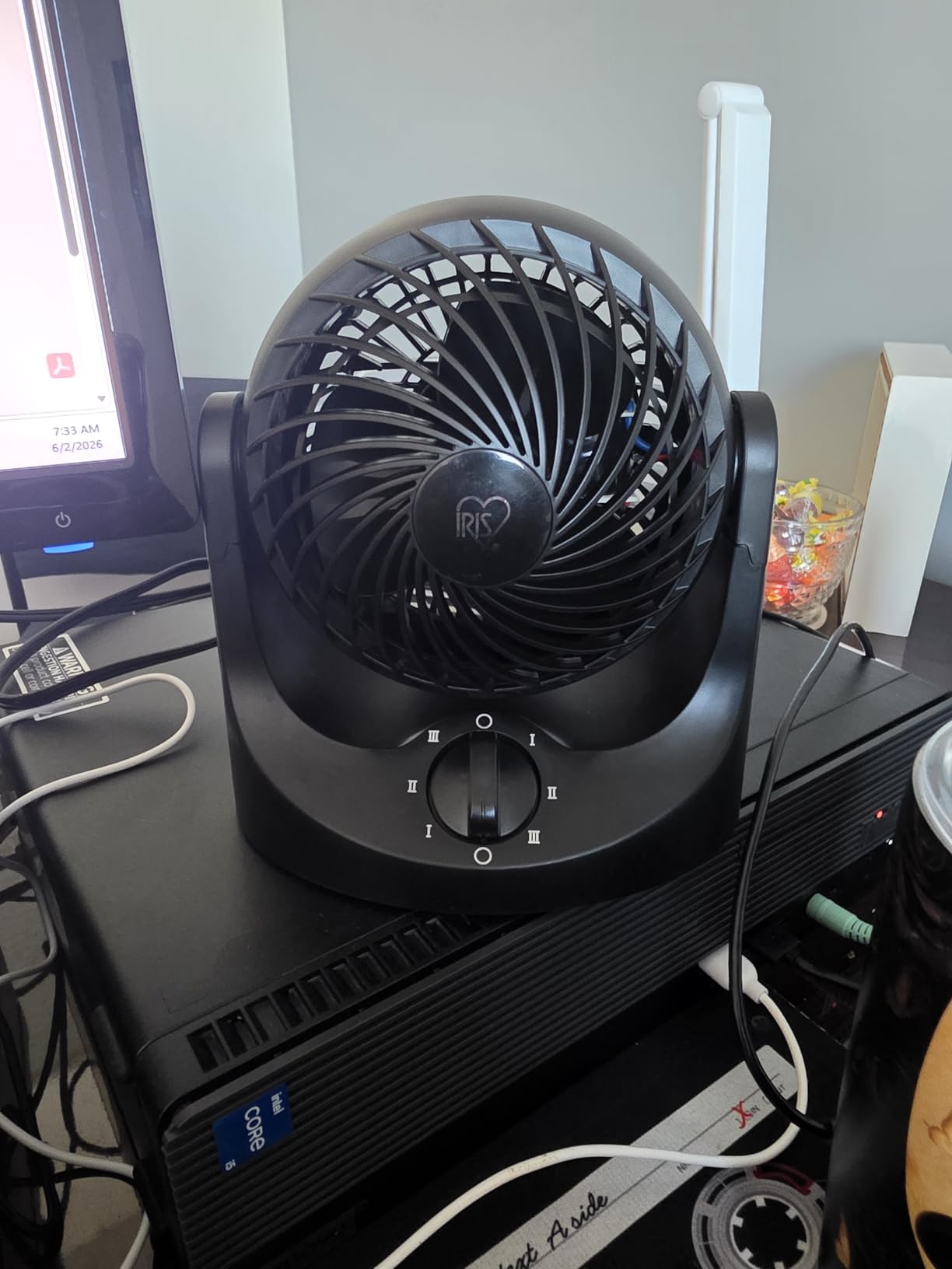 IRIS USA WOOZOO Mini Desk Fan, Dorm Bedside Office, Quiet, 112° Tilt, White | 32ft Max Air Distance, 108ft² Coverage, 112° Adjustable Vertical Tilt, 27db customer photo 2