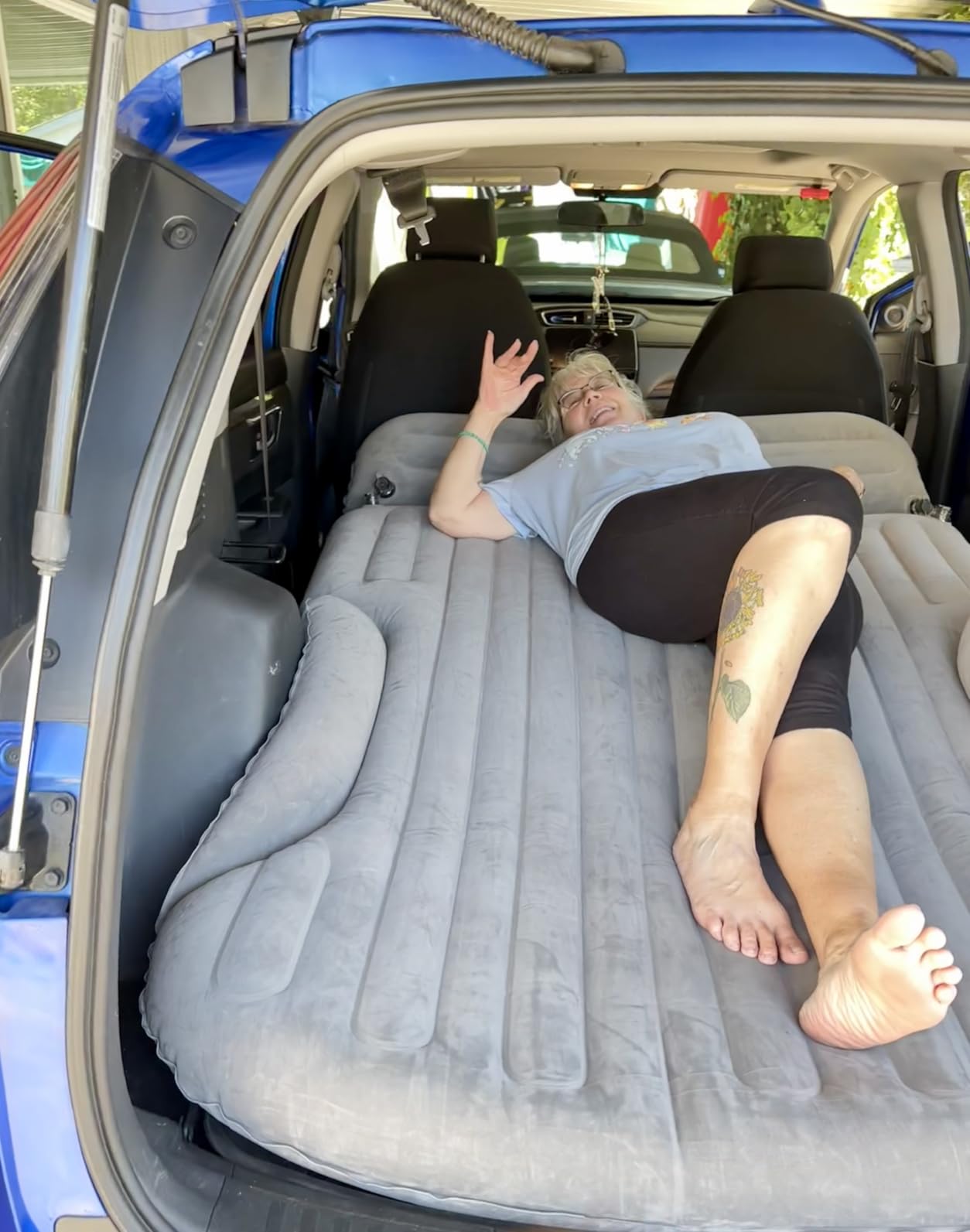 KMZ SUV Air Mattress Thickened and Double-Sided Flocking Travel Camping Bed with 2 Pillows & Electric Pump Dedicated Mobile Cushion Inflatable Bed for SUV Trunk and Rear Seat (Dark Gray) customer photo 2