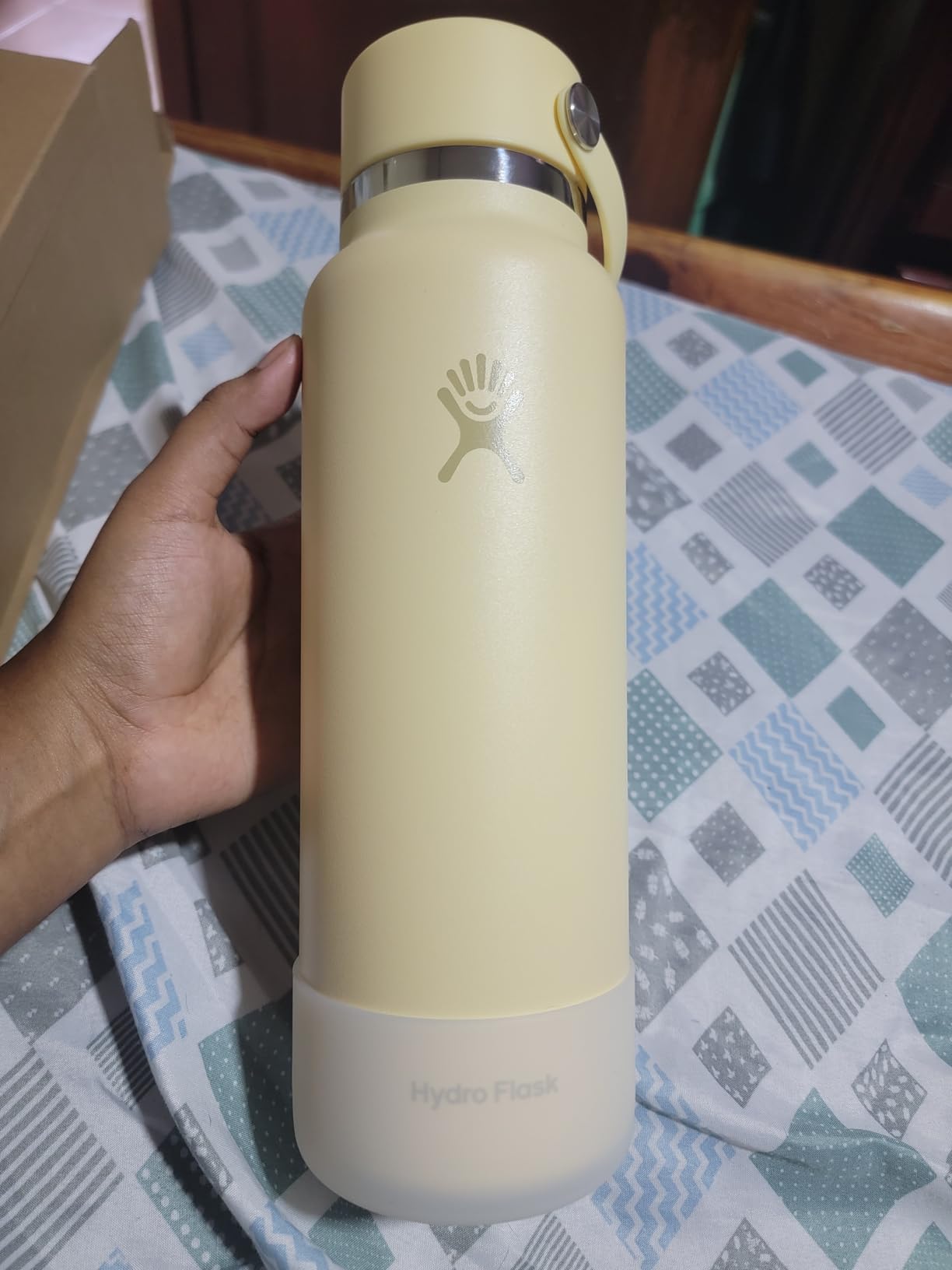Hydro Flask Water Bottle - Insulated Stainless Steel - Wide Straw Lid, Non Spill, Leakproof in 24 Oz Ivory customer photo 1
