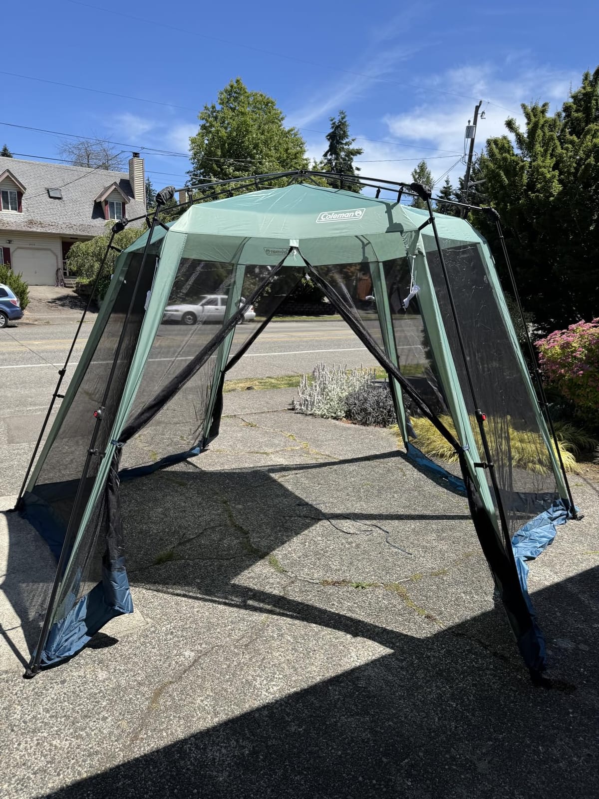 Coleman Skylodge Portable Screenhouse with 1-Minute Setup, Screened Gazebo for Bug-Free Lounging, Outdoor Sun Shade for Picnic, Events, Parties, Camping, & More customer photo 1