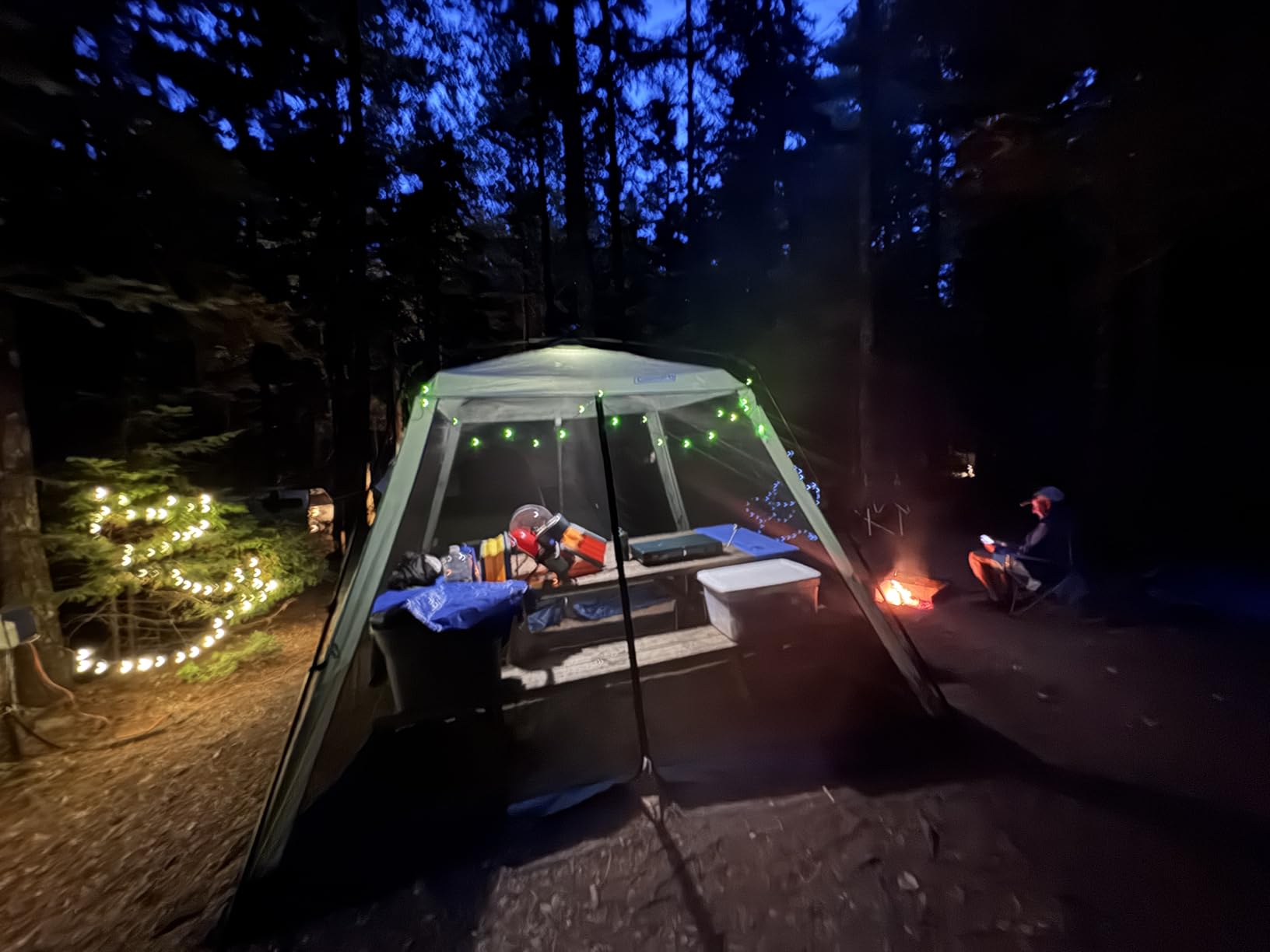 Coleman Skylodge Portable Screenhouse with 1-Minute Setup, Screened Gazebo for Bug-Free Lounging, Outdoor Sun Shade for Picnic, Events, Parties, Camping, & More customer photo 2