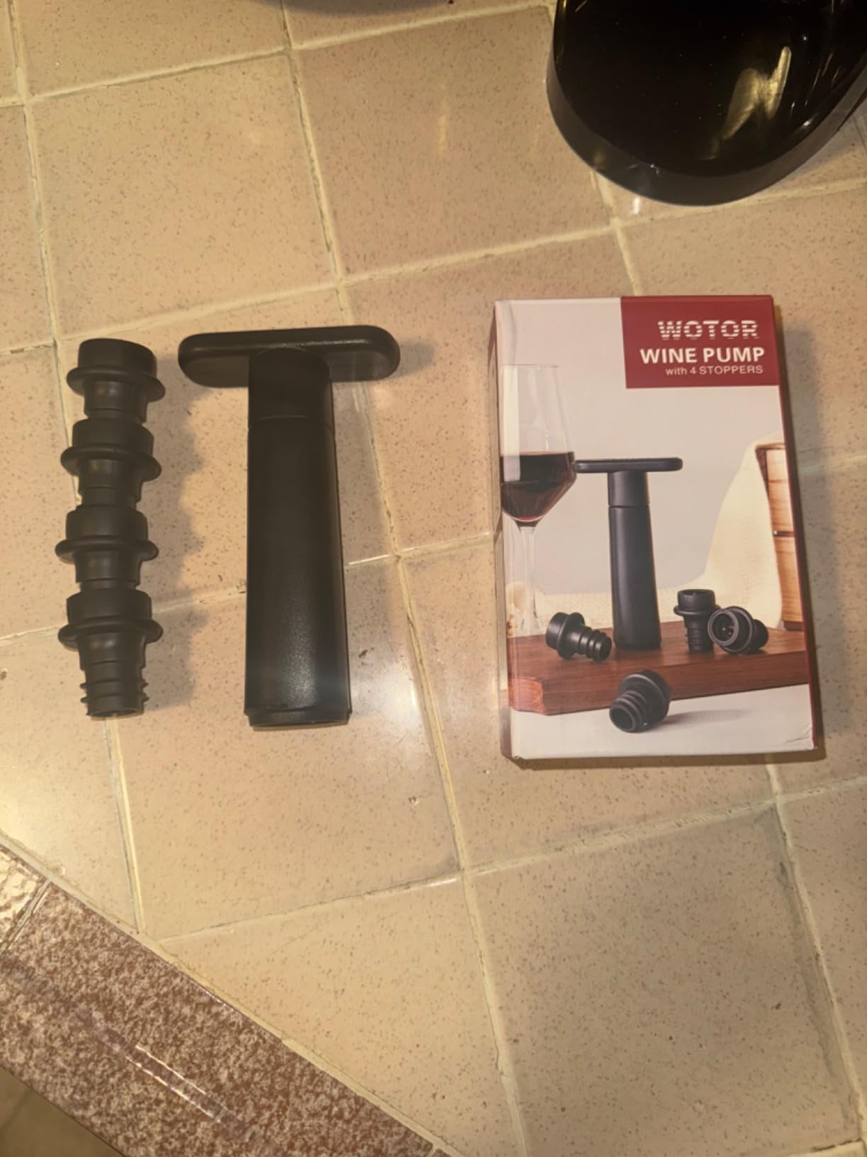 WOTOR Wine Saver Vacuum Pump with 4 Stoppers, Wine Stopper & Preserver, Reusable Bottle Sealer Keeps Fresh, Ideal Accessories Gift (Flat Handle) customer photo 2