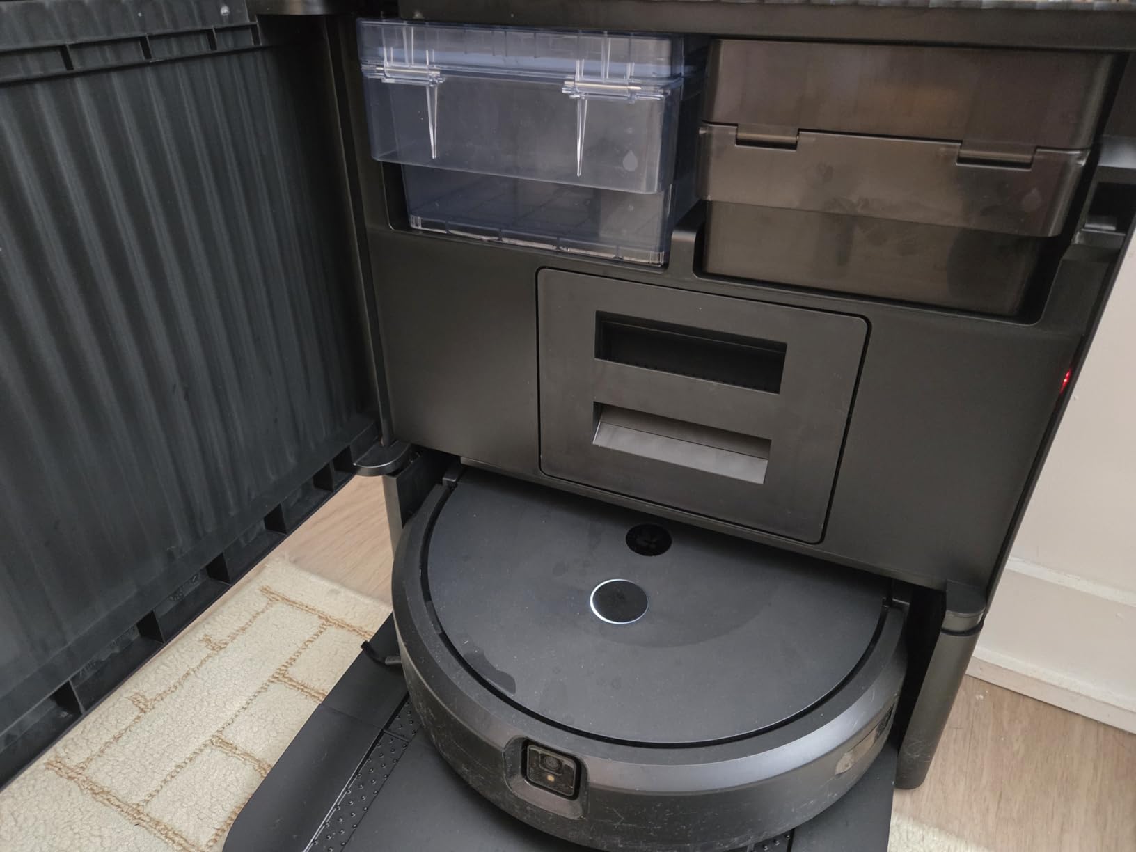 Roomba Combo 10 Max Robot Vacuum and Mop + AutoWash Dock (x0850) - Multi-Functional Base, Refills Bin, Washes & Dries It's Mop Pad, Self-Emptying, Auto-Retract Mop Pad, Avoids Obstacles customer photo 1