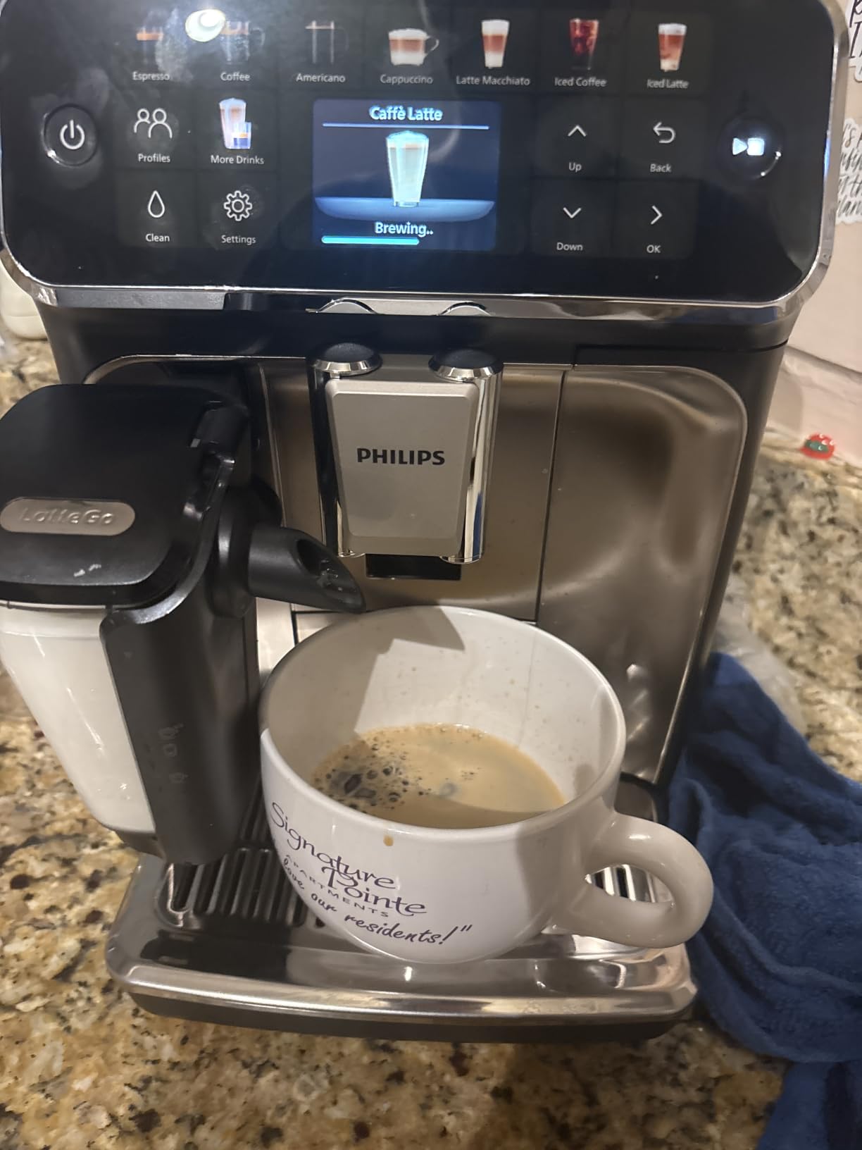 PHILIPS 5500 Series Fully Automatic Espresso Machine, LatteGo Milk System | 20 Hot & Iced Coffee Pre-Sets customize coffee strength, milk and cup size, QuickStart, ceramic grinder, 15 bars EP5544/94) customer photo 1