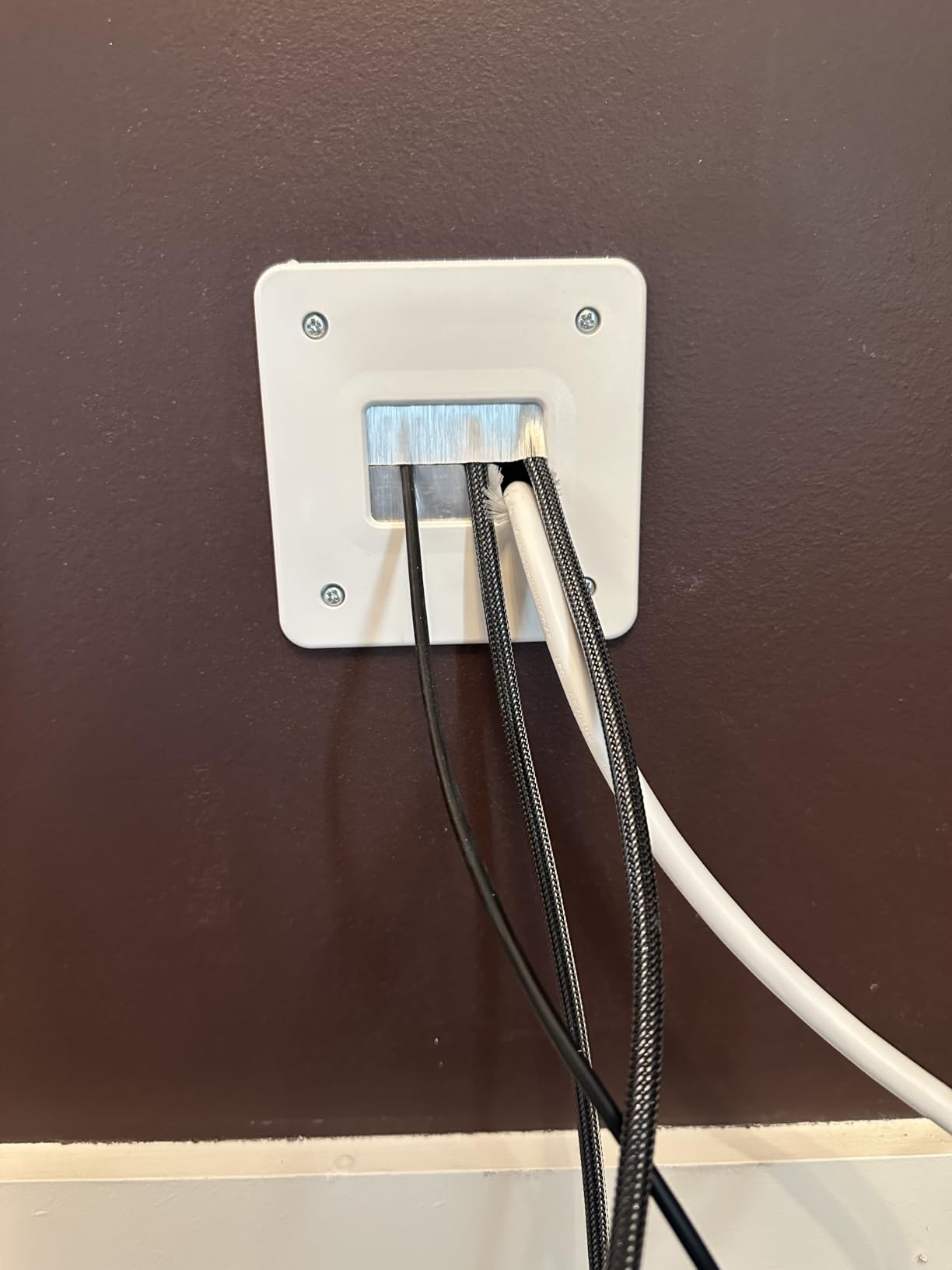 Mount-It! in-Wall TV Cable Concealer Kit with Recessed Power - Triple Outlet, 9ft Cord, and Hand Saw - Easy, Safe Cable Management for Organized TV and Home Theater Setups customer photo 1