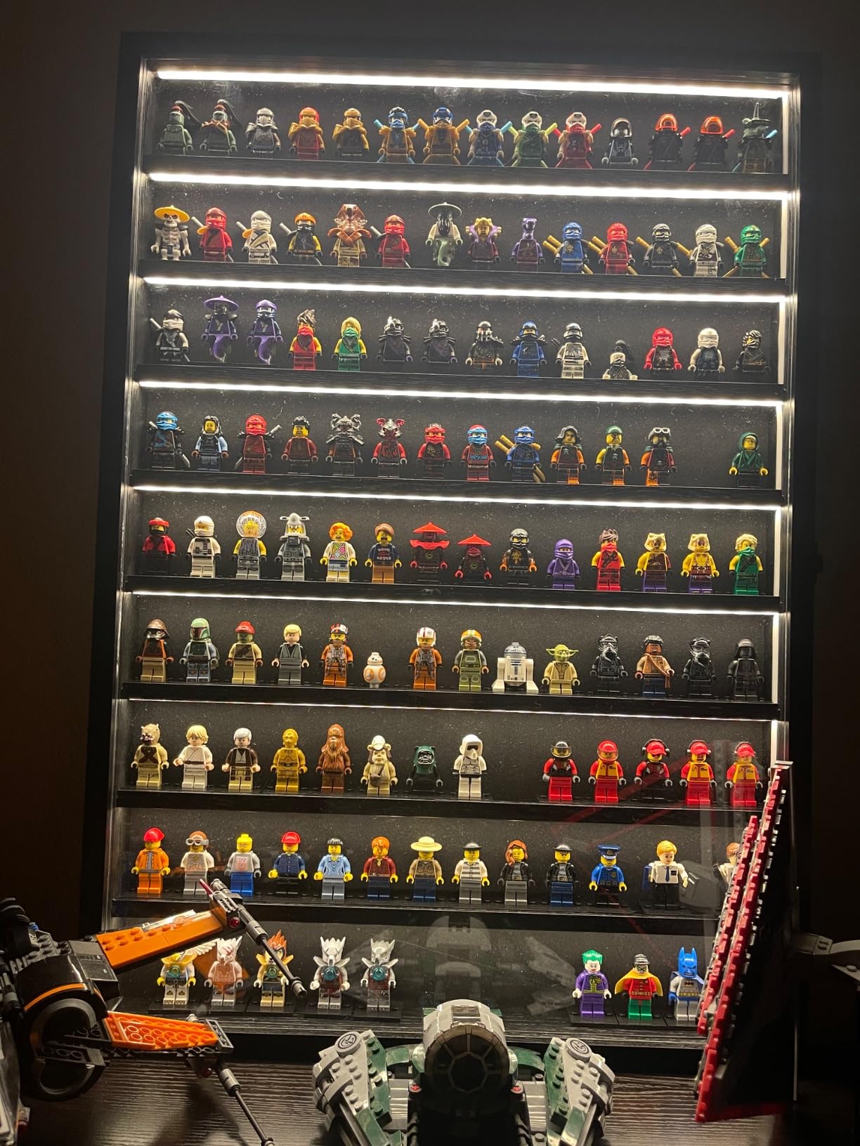 FIGURESLAB LED Minifigure Showcase - 126 minifigs, wooden customer photo 1