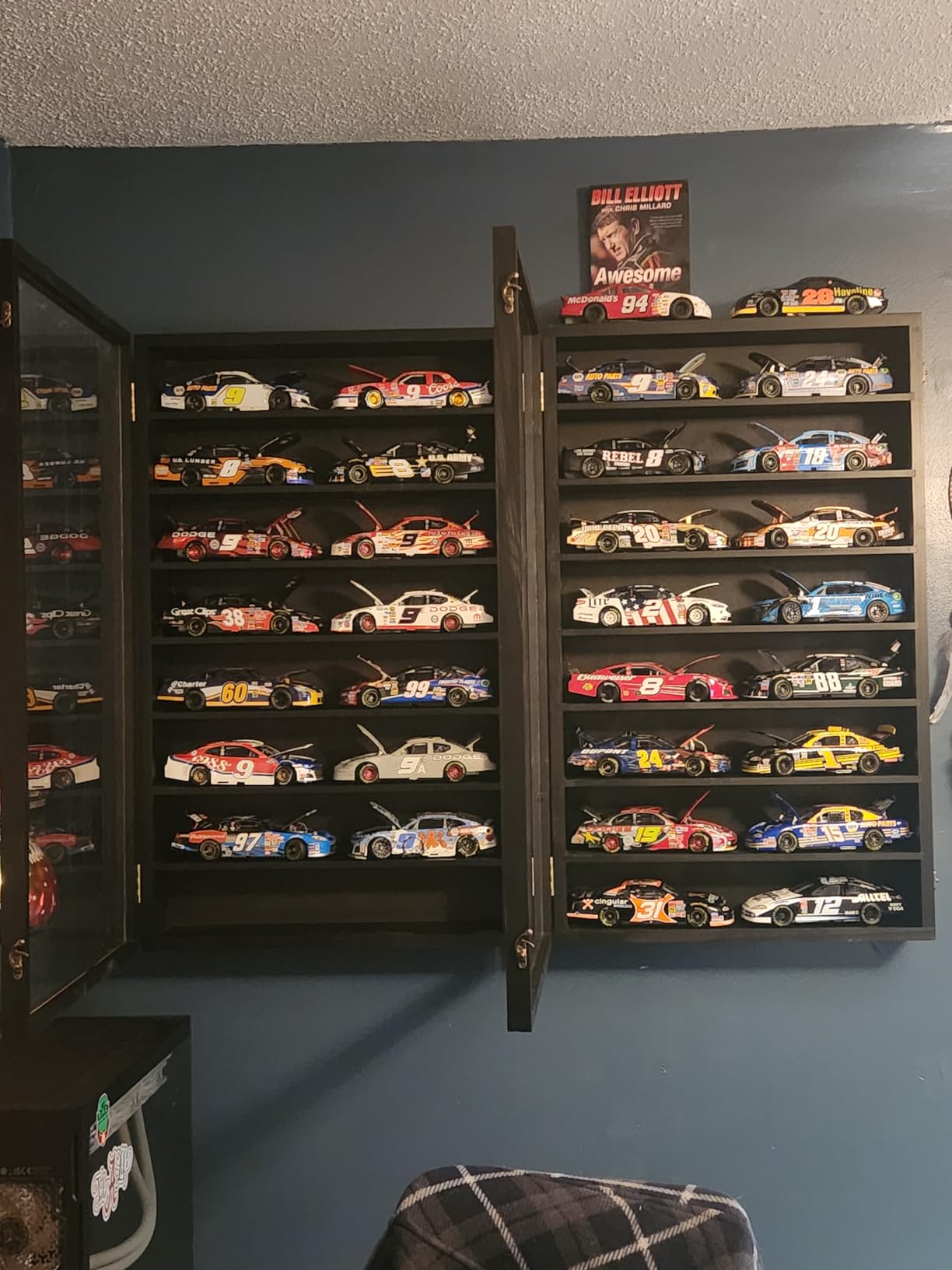 1/24 Scale Diecast Car Display Case, Wall Mount Wood Cabinet with 8 Compartments and Clear Acrylic Door for 16 Diecast Cars, Dust Protection and Storage customer photo 2