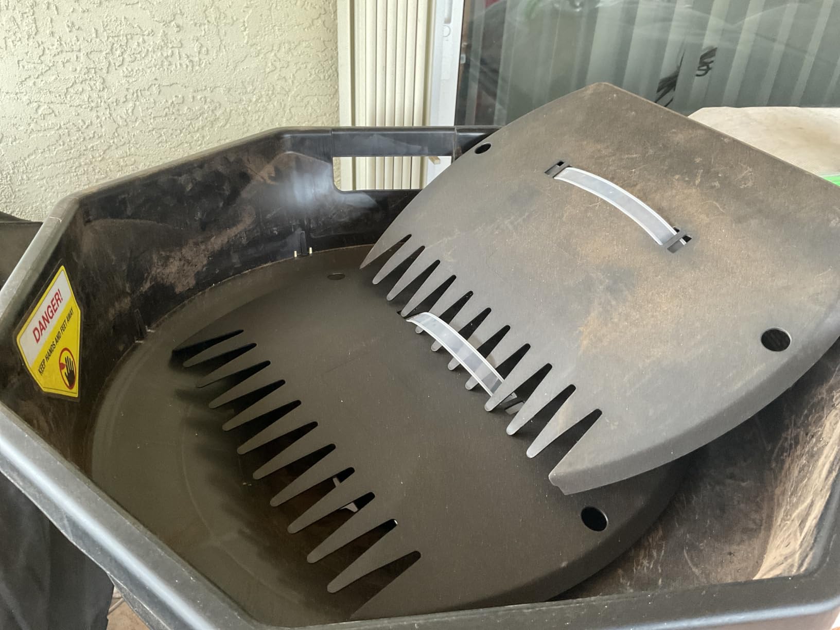 XL Bladeless Leaf Shredder & Mulcher | Powerful 15 Amp, 9,000RPM Motor for 18:1 Reduction Ratio customer photo 1