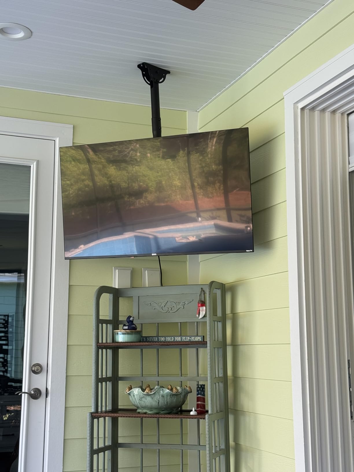 WALI Motorized Ceiling TV Mount with Remote for 37-75 inch TVs, up to 99lbs | Electric Flip Down TV Bracket, Fits Flat Pitched Vaulted Roof, Full Motion with Tilt, Swivel, Max VESA 600x400mm (FCM604A) customer photo 1