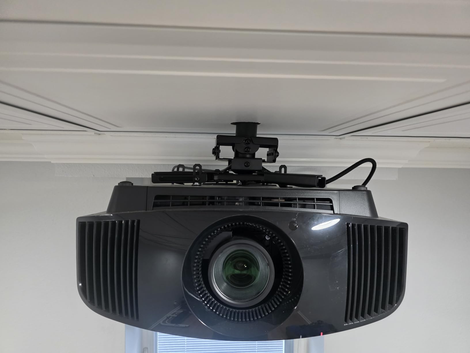 Mount-It! PRO Heavy Duty Projector Ceiling Mount, 77 lbs | Commercial grade full motion bracket with 29.3-45.1 inch extension for ceiling projectors. customer photo 1